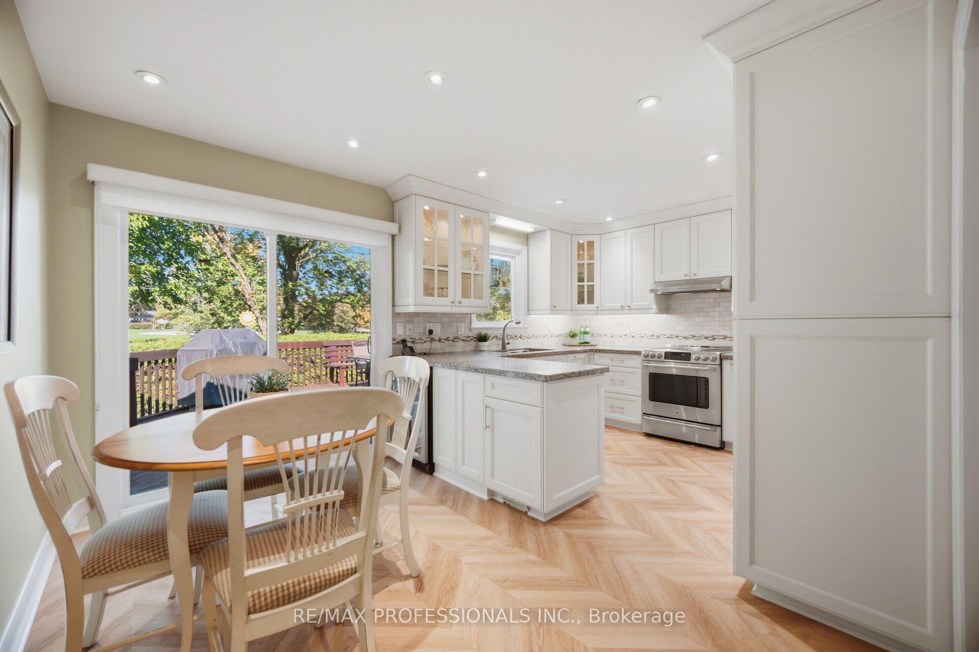 Photo 16 of 14 Strathdee Drive, Etobicoke, Willowridge-Martingrove-Richview — HOMEH