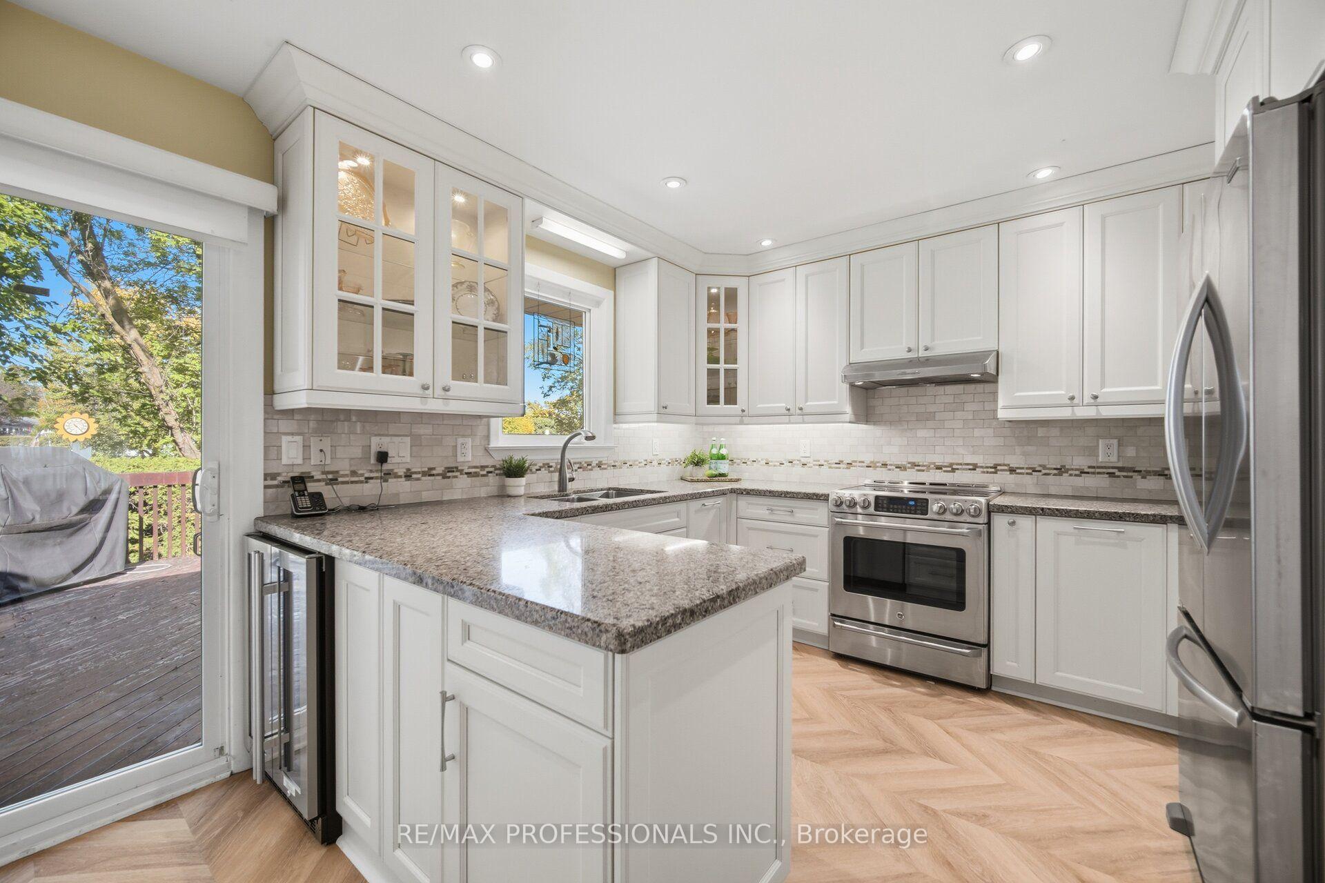 Photo 17 of 14 Strathdee Drive, Etobicoke, Willowridge-Martingrove-Richview — HOMEH