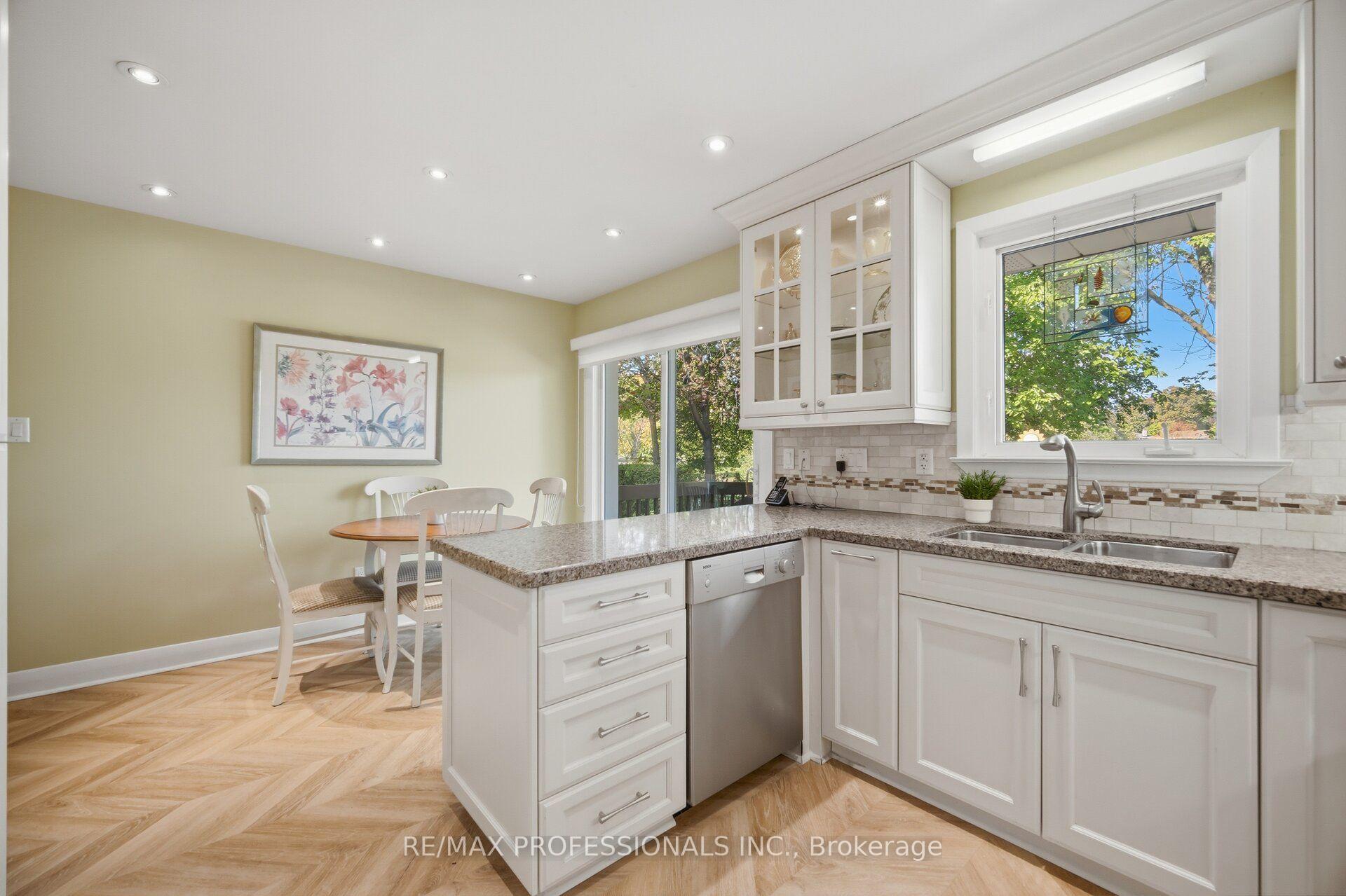 Photo 19 of 14 Strathdee Drive, Etobicoke, Willowridge-Martingrove-Richview — HOMEH