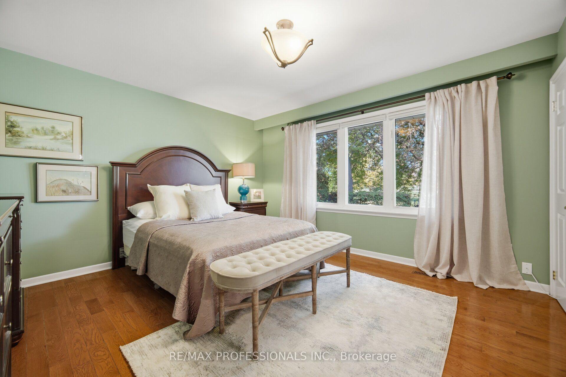 Photo 21 of 14 Strathdee Drive, Etobicoke, Willowridge-Martingrove-Richview — HOMEH