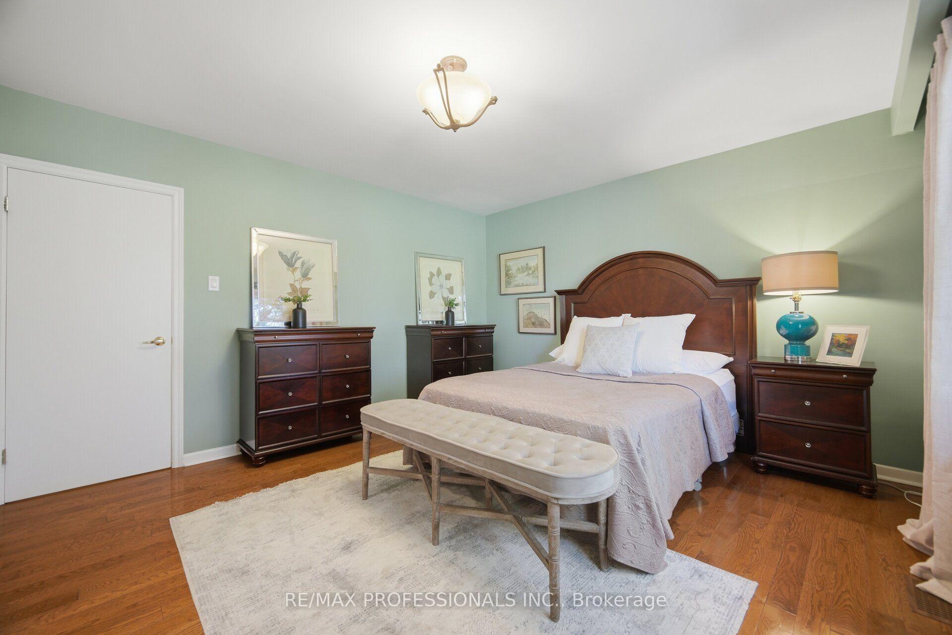 Photo 22 of 14 Strathdee Drive, Etobicoke, Willowridge-Martingrove-Richview — HOMEH