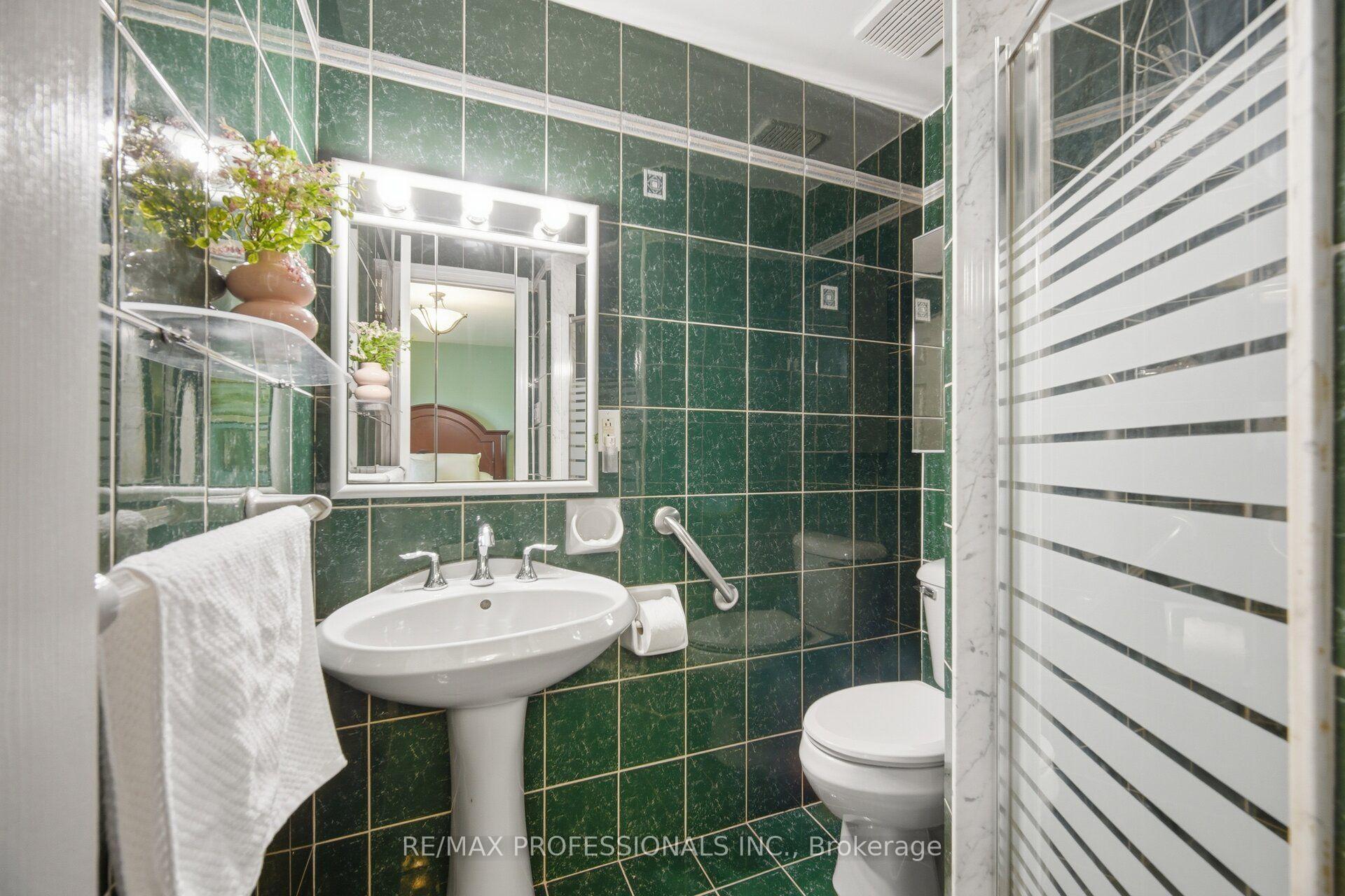 Photo 24 of 14 Strathdee Drive, Etobicoke, Willowridge-Martingrove-Richview — HOMEH