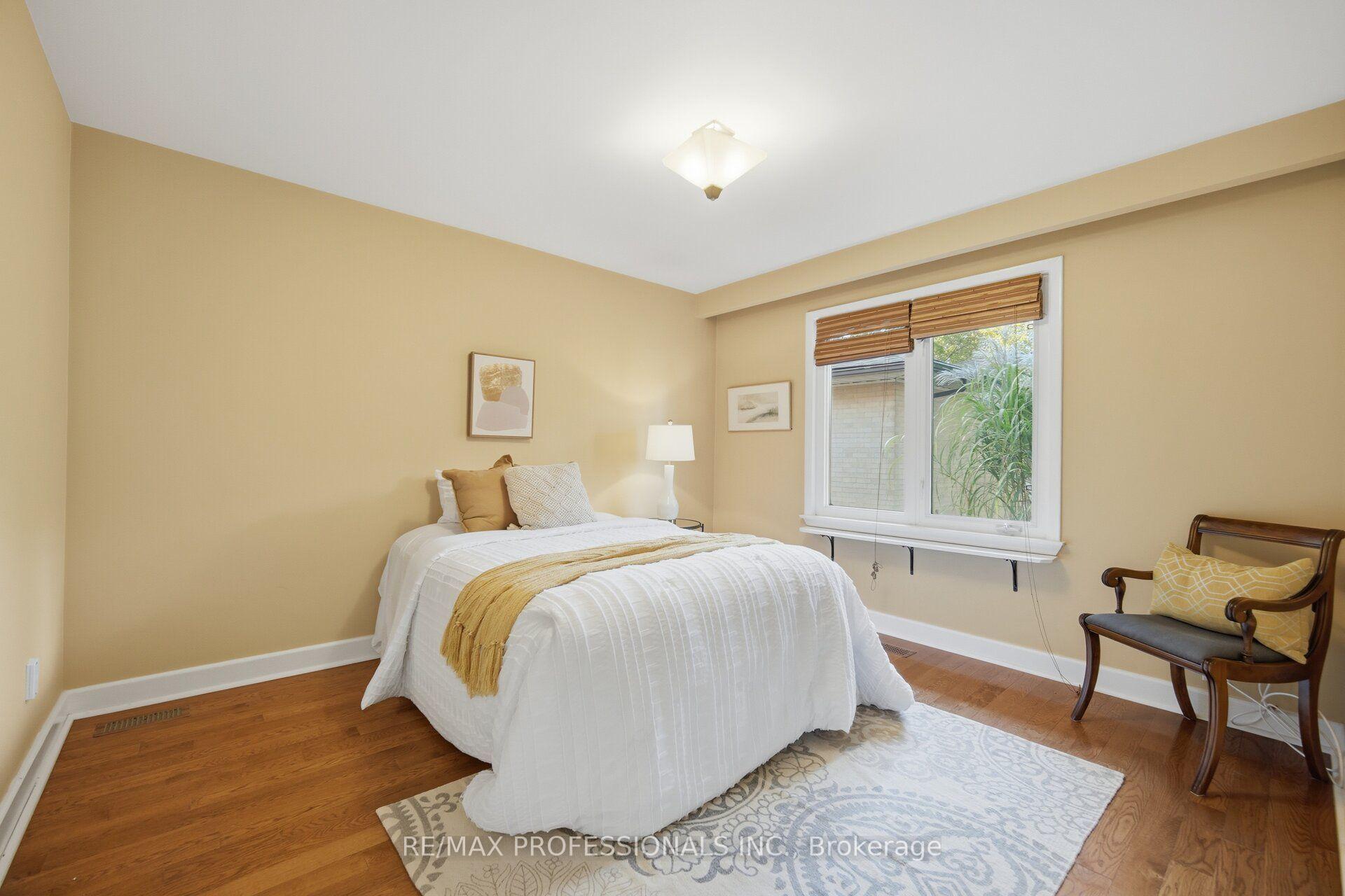 Photo 25 of 14 Strathdee Drive, Etobicoke, Willowridge-Martingrove-Richview — HOMEH