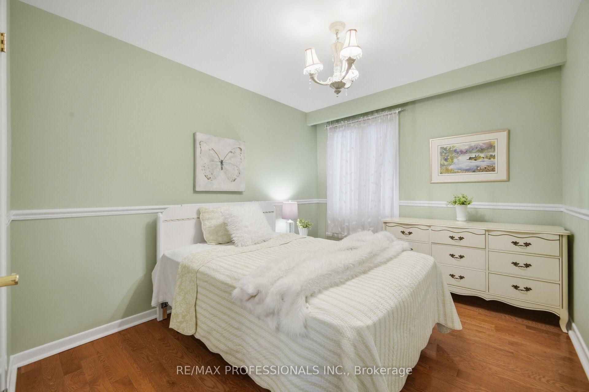 Photo 27 of 14 Strathdee Drive, Etobicoke, Willowridge-Martingrove-Richview — HOMEH