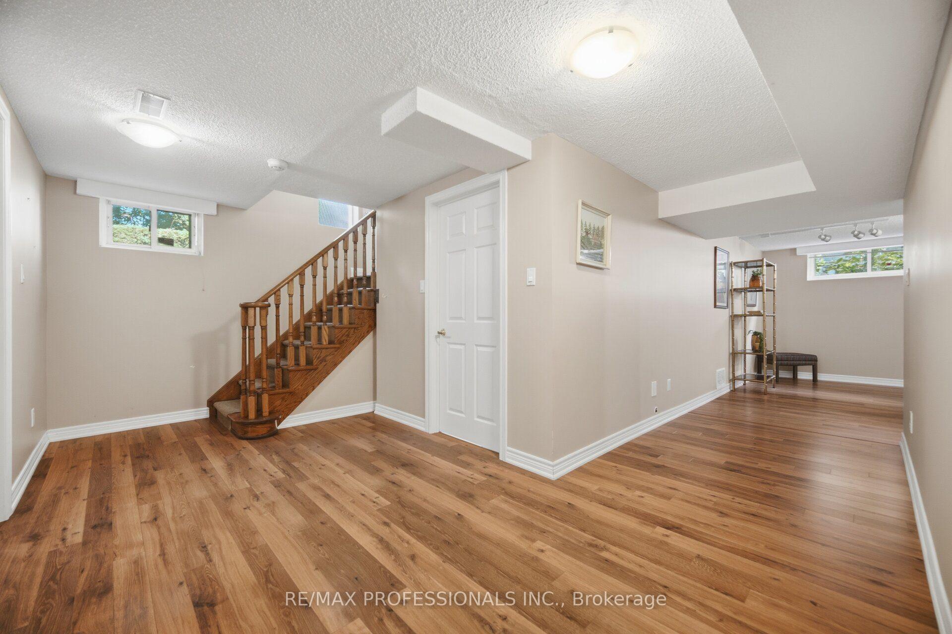 Photo 32 of 14 Strathdee Drive, Etobicoke, Willowridge-Martingrove-Richview — HOMEH