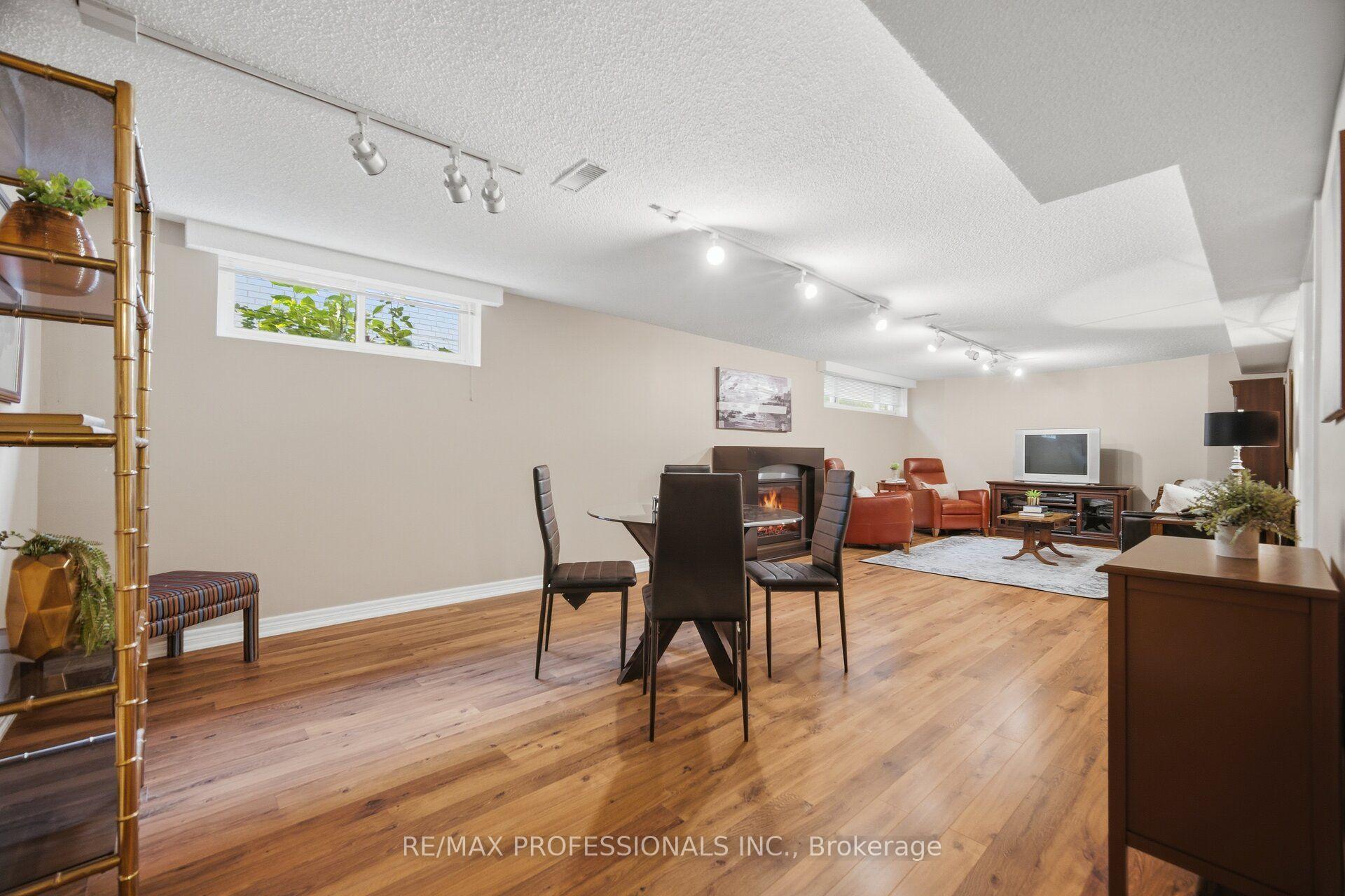 Photo 33 of 14 Strathdee Drive, Etobicoke, Willowridge-Martingrove-Richview — HOMEH
