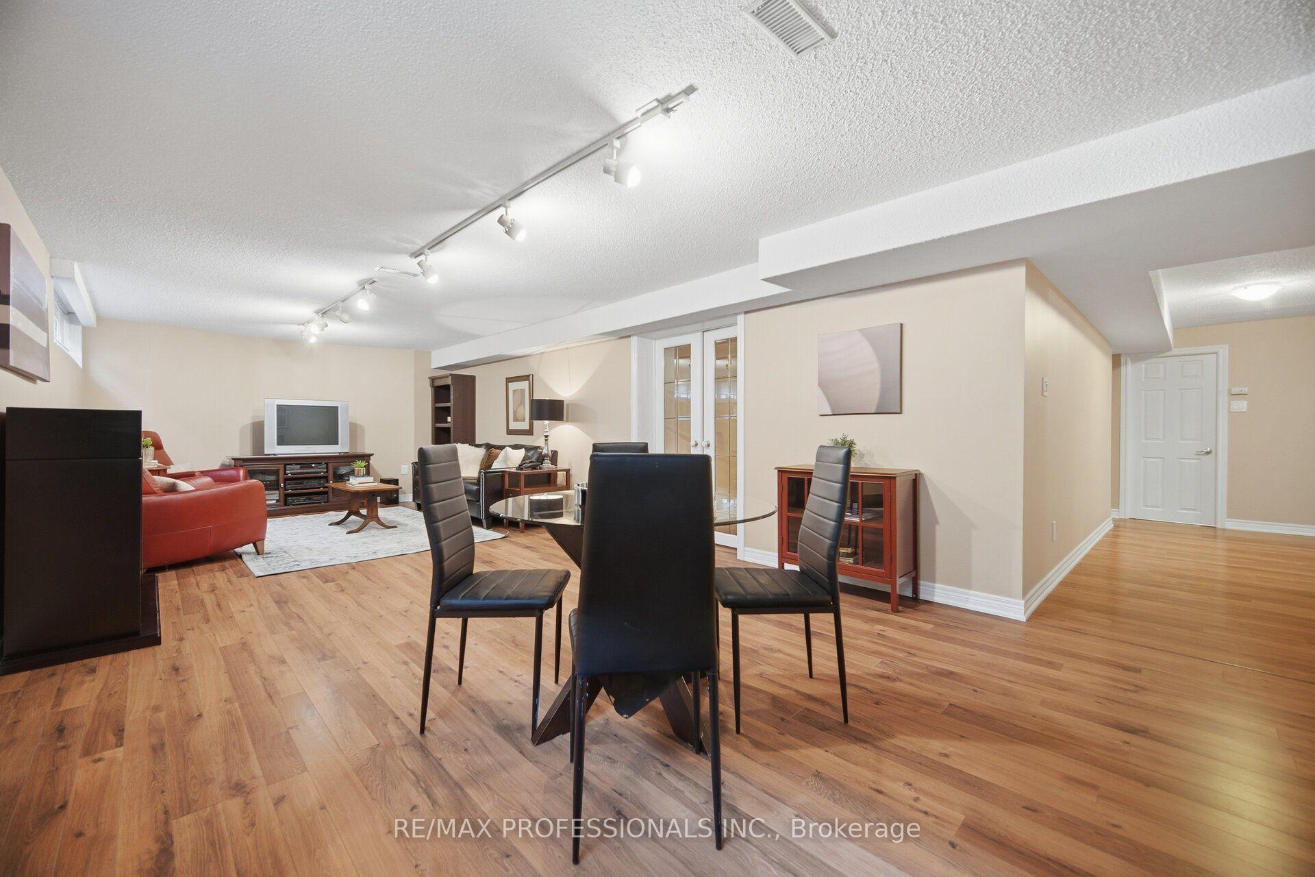Photo 34 of 14 Strathdee Drive, Etobicoke, Willowridge-Martingrove-Richview — HOMEH