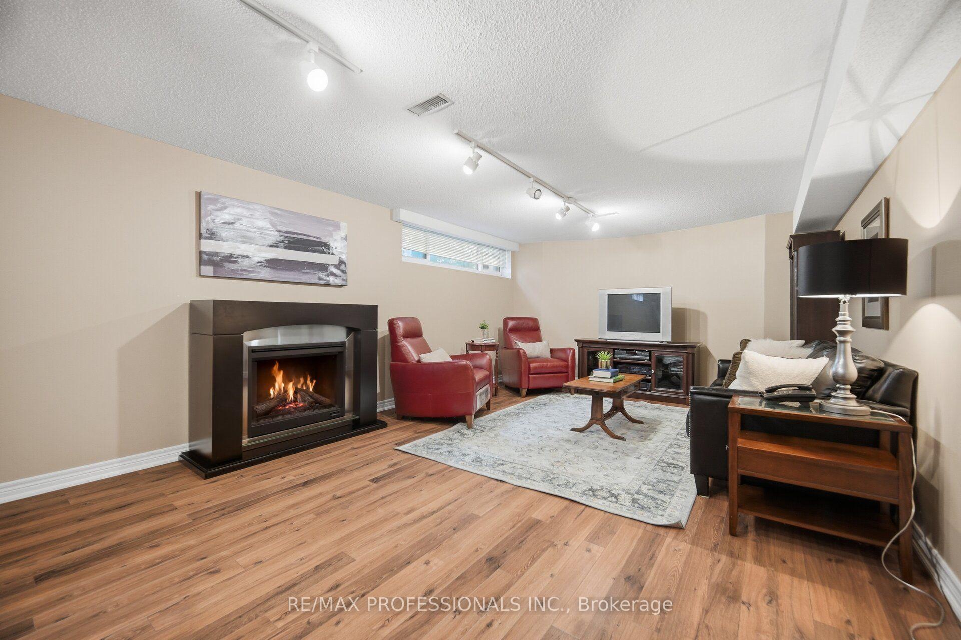 Photo 36 of 14 Strathdee Drive, Etobicoke, Willowridge-Martingrove-Richview — HOMEH