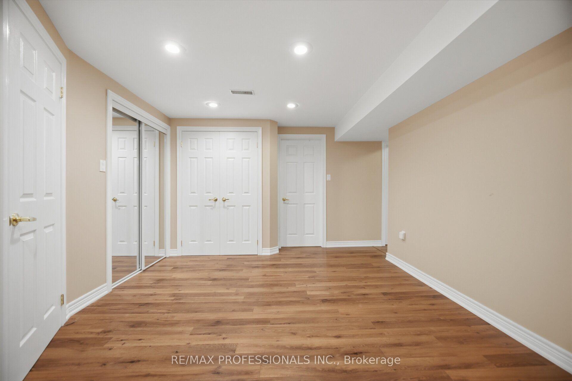 Photo 35 of 14 Strathdee Drive, Etobicoke, Willowridge-Martingrove-Richview — HOMEH