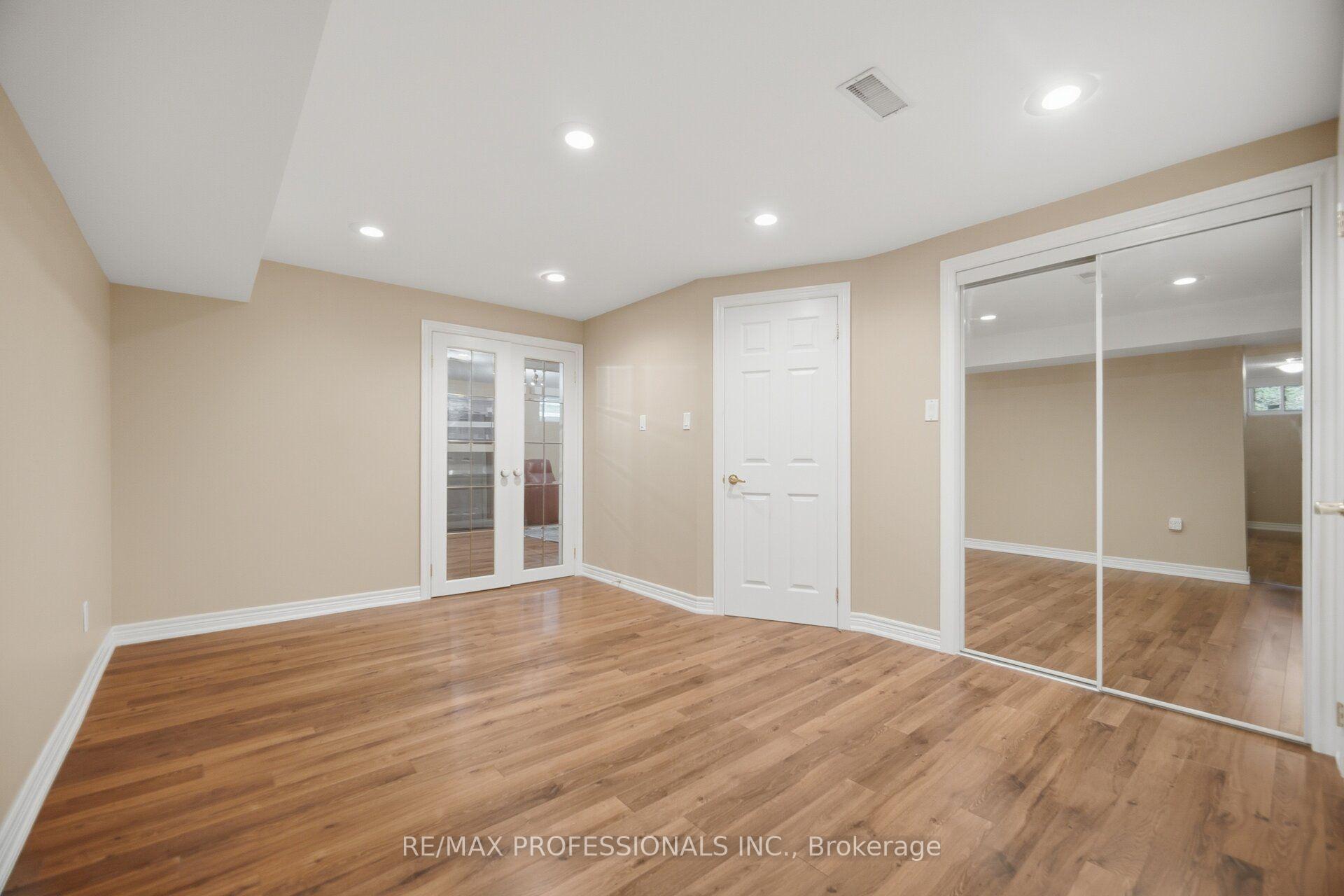 Photo 38 of 14 Strathdee Drive, Etobicoke, Willowridge-Martingrove-Richview — HOMEH