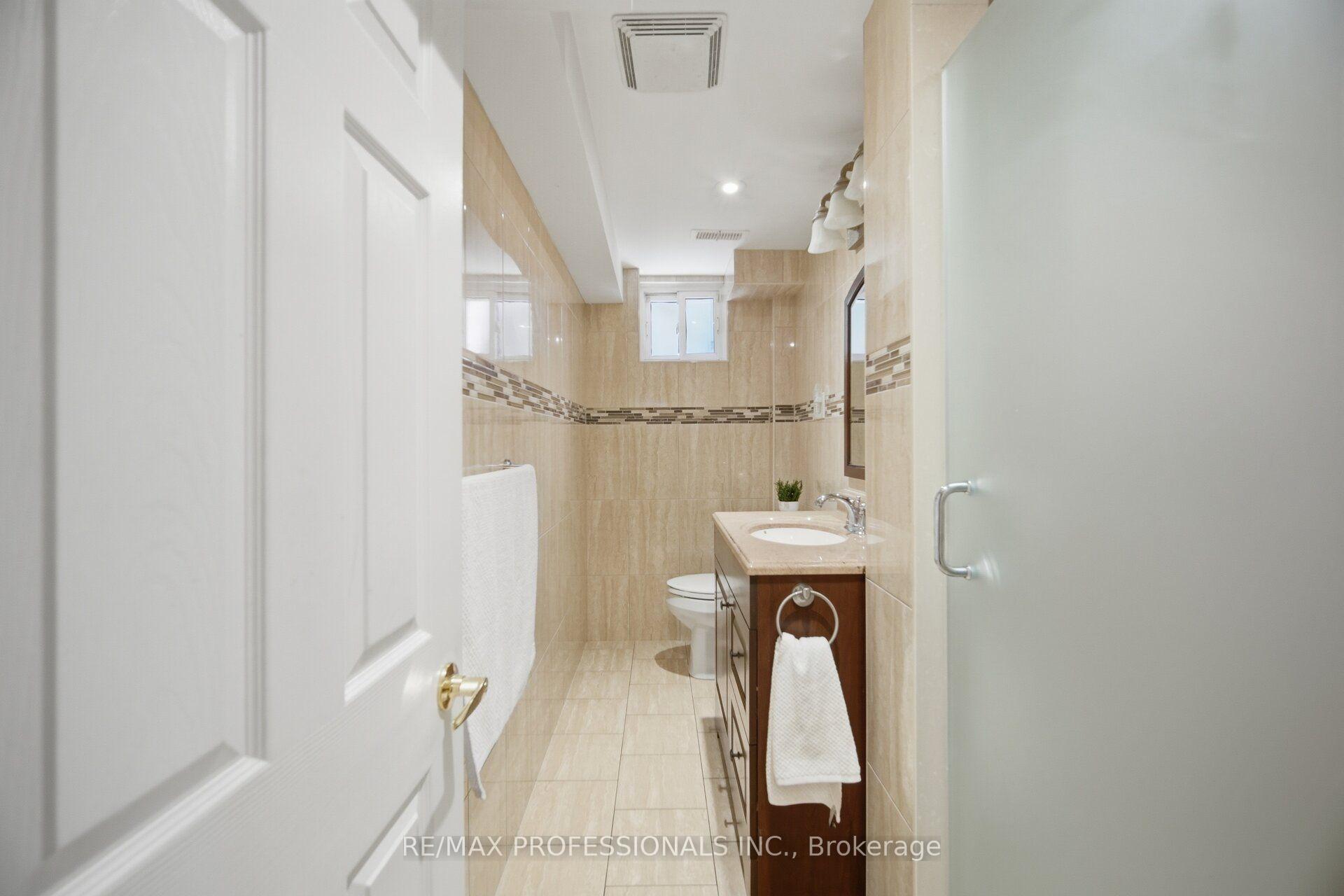 Photo 42 of 14 Strathdee Drive, Etobicoke, Willowridge-Martingrove-Richview — HOMEH
