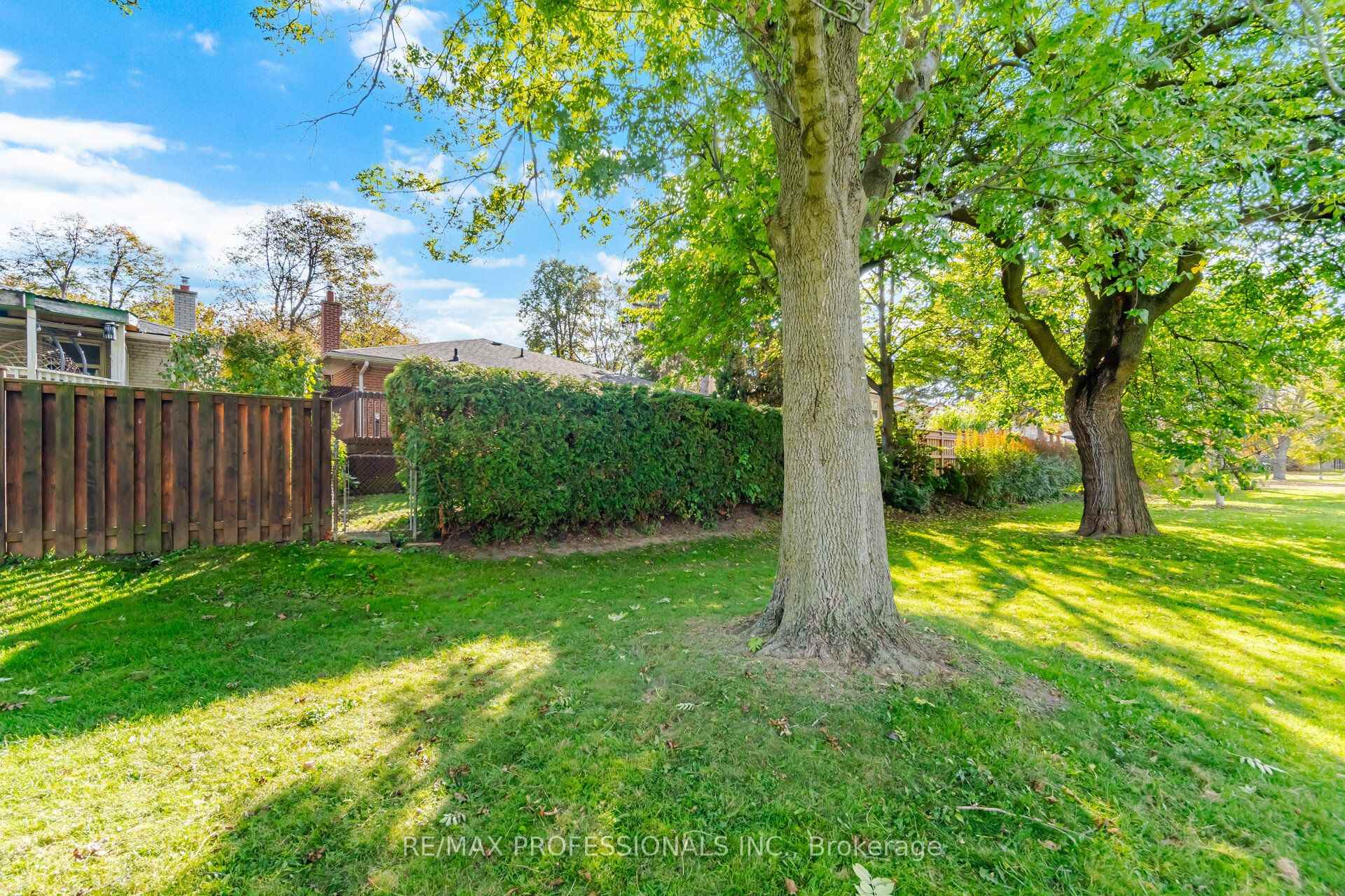 Photo 48 of 14 Strathdee Drive, Etobicoke, Willowridge-Martingrove-Richview — HOMEH