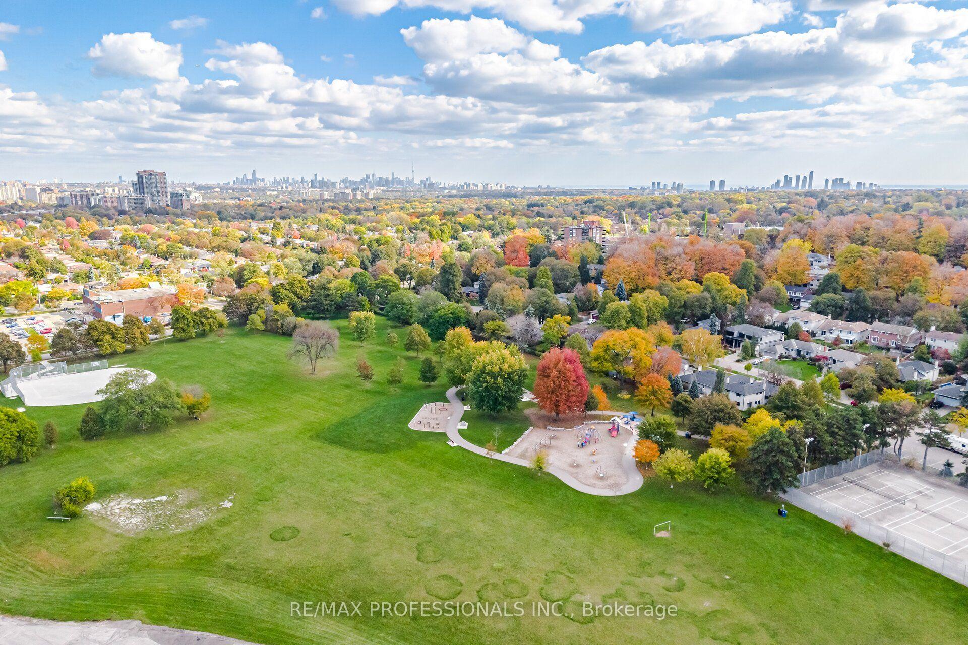 Photo 51 of 14 Strathdee Drive, Etobicoke, Willowridge-Martingrove-Richview — HOMEH