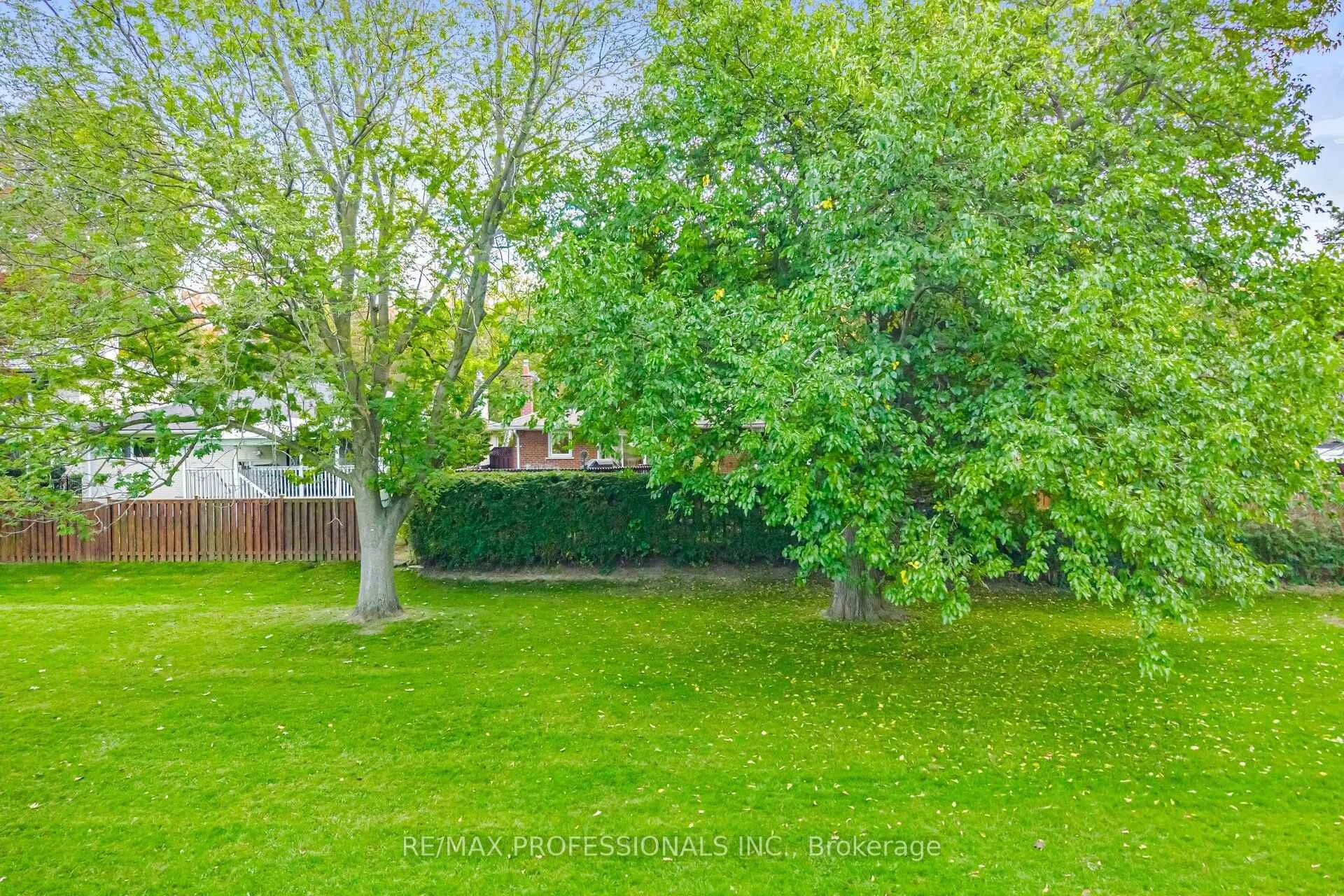 Photo 54 of 14 Strathdee Drive, Etobicoke, Willowridge-Martingrove-Richview — HOMEH