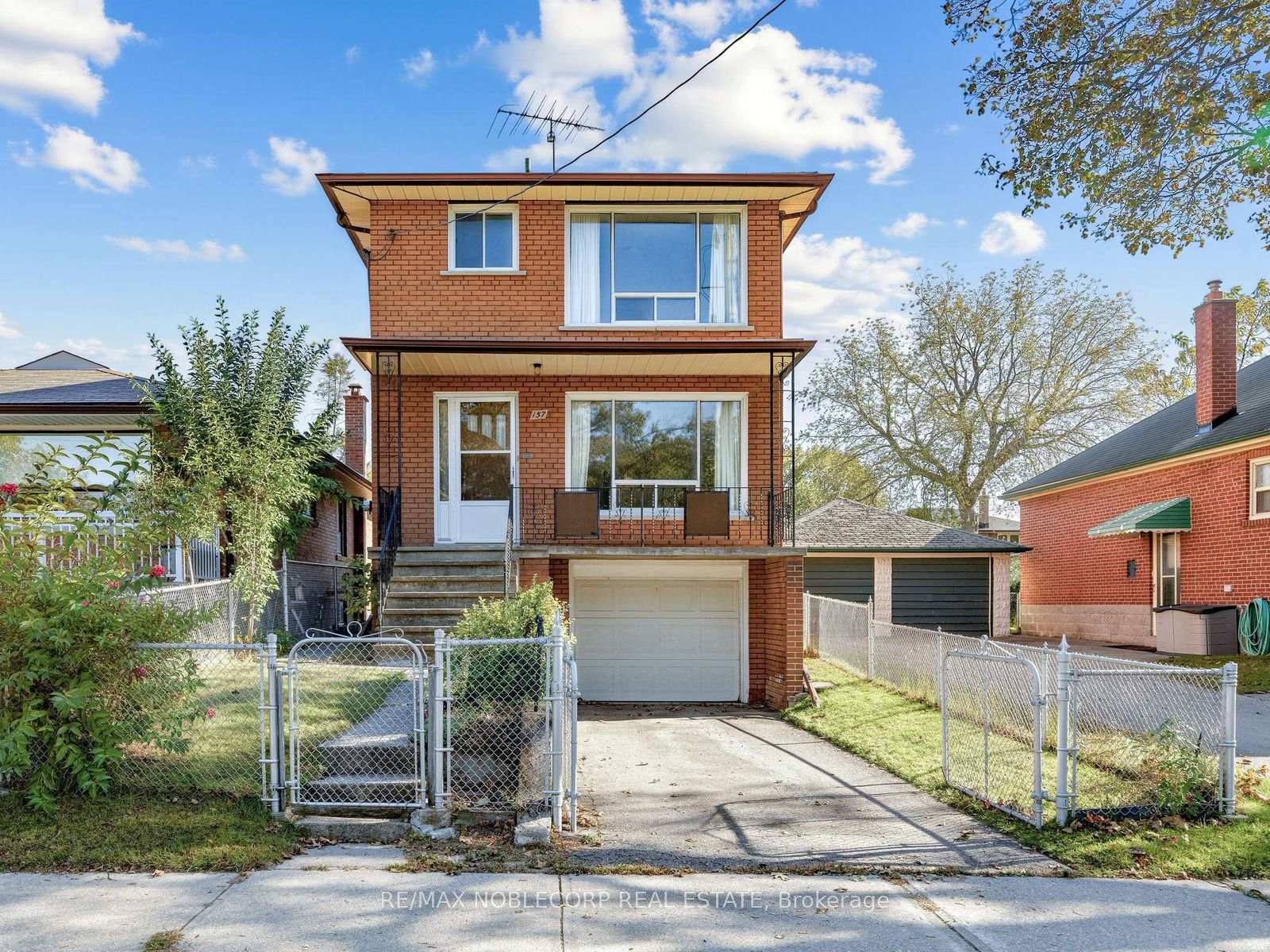 Photo 2 of 157 Hallmark Avenue, Etobicoke, Alderwood — HOMEH