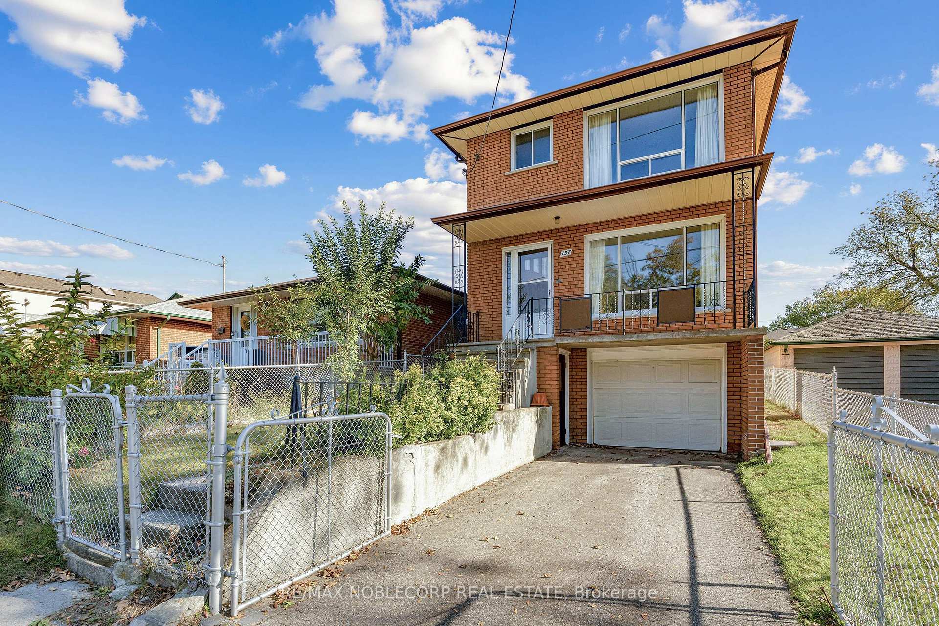 Photo 3 of 157 Hallmark Avenue, Etobicoke, Alderwood — HOMEH