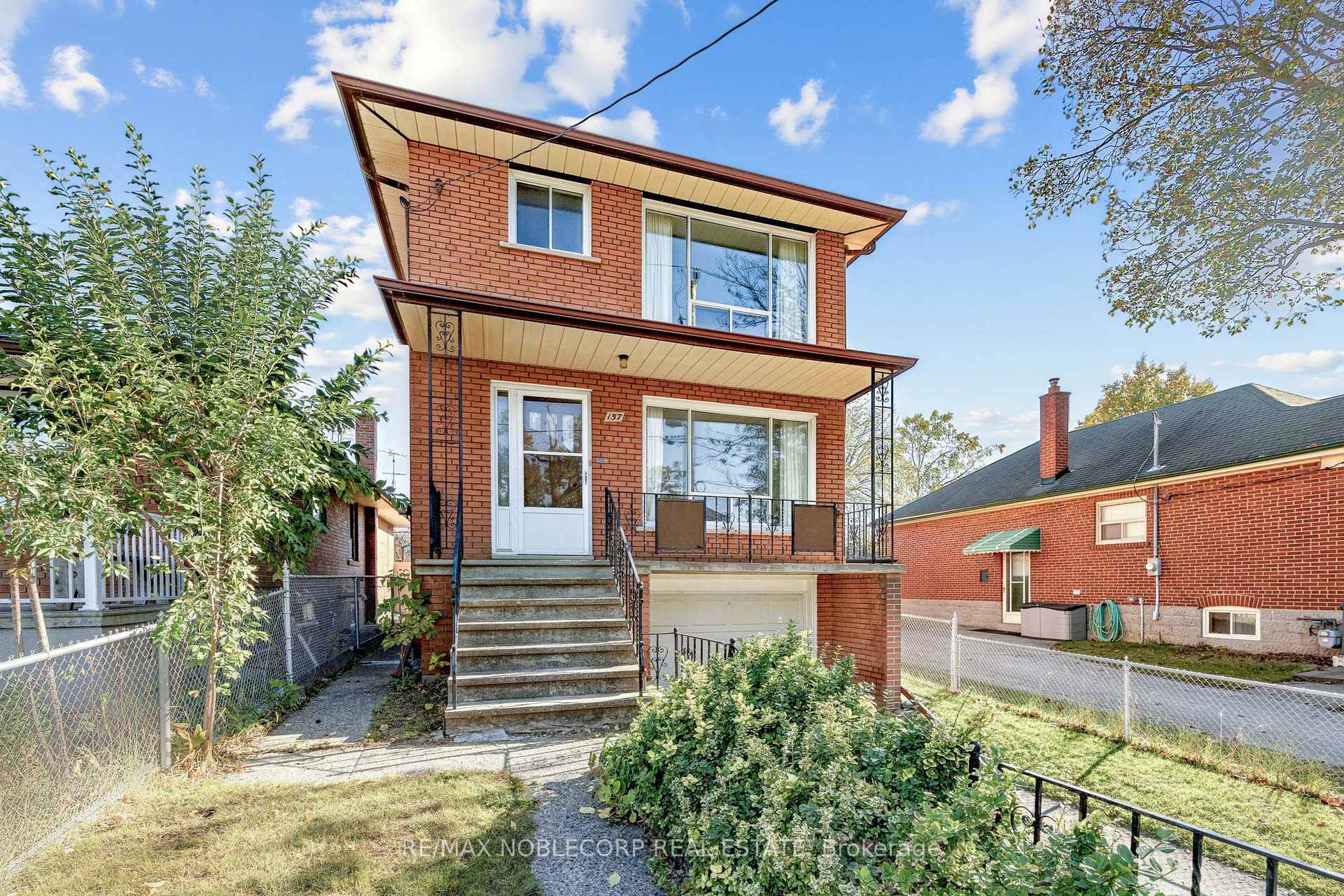 Photo 4 of 157 Hallmark Avenue, Etobicoke, Alderwood — HOMEH