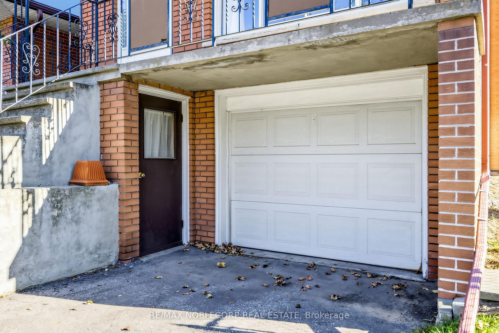 Photo 5 of 157 Hallmark Avenue, Etobicoke, Alderwood — HOMEH