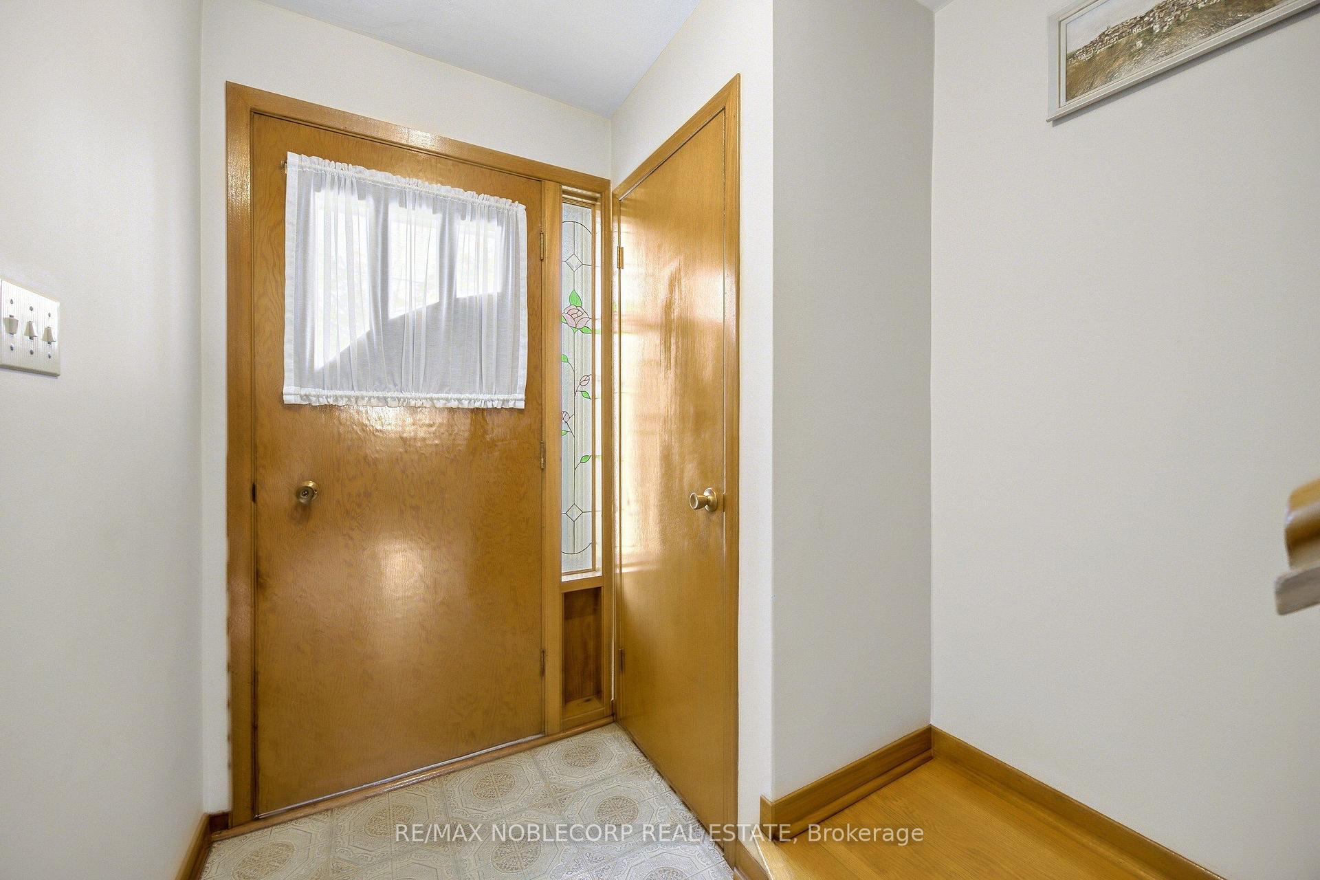 Photo 6 of 157 Hallmark Avenue, Etobicoke, Alderwood — HOMEH