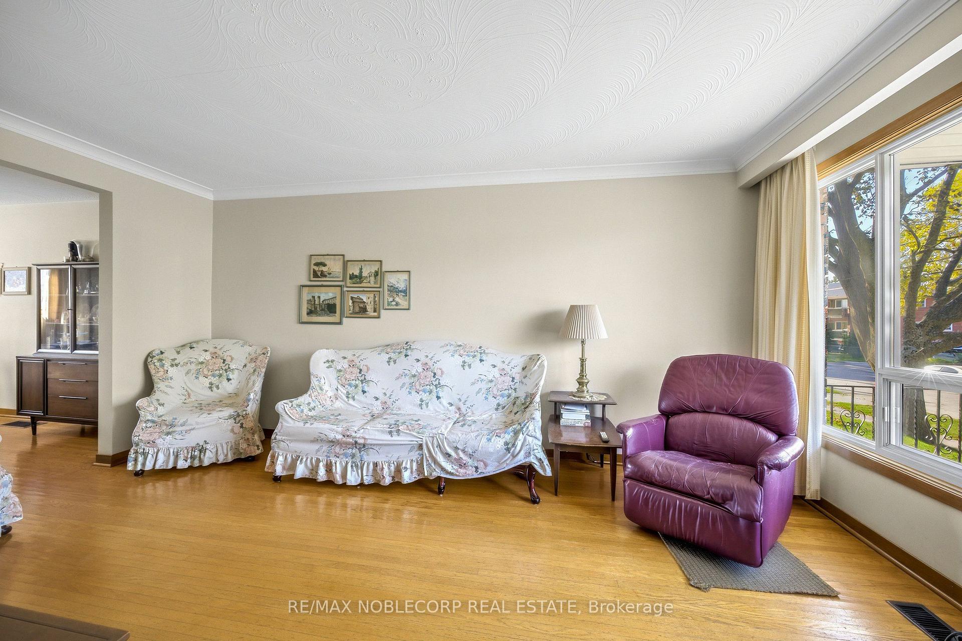 Photo 7 of 157 Hallmark Avenue, Etobicoke, Alderwood — HOMEH