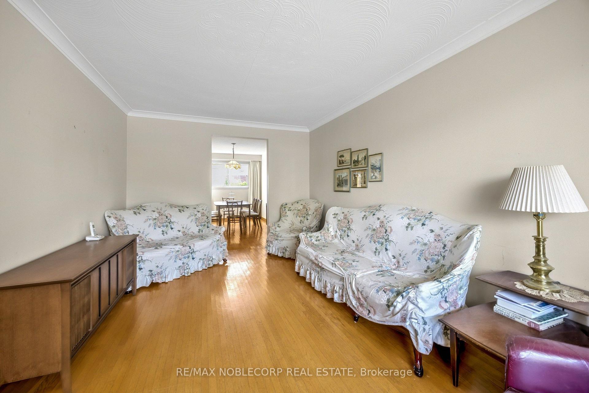Photo 9 of 157 Hallmark Avenue, Etobicoke, Alderwood — HOMEH
