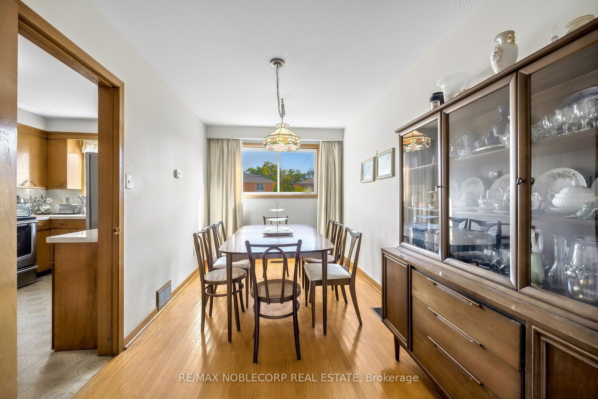 Photo 11 of 157 Hallmark Avenue, Etobicoke, Alderwood — HOMEH