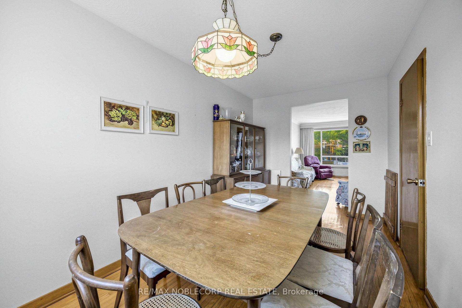 Photo 12 of 157 Hallmark Avenue, Etobicoke, Alderwood — HOMEH