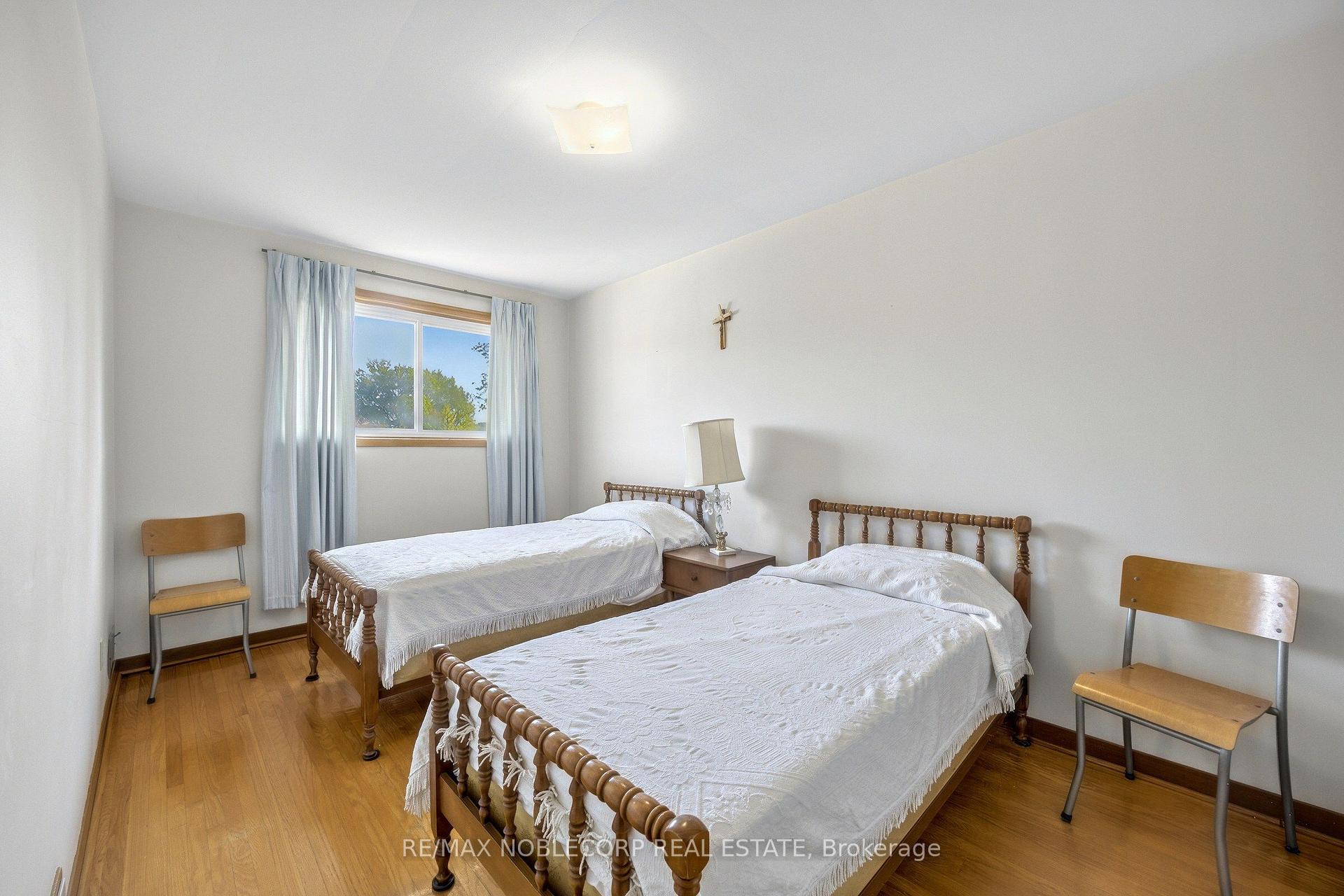 Photo 21 of 157 Hallmark Avenue, Etobicoke, Alderwood — HOMEH