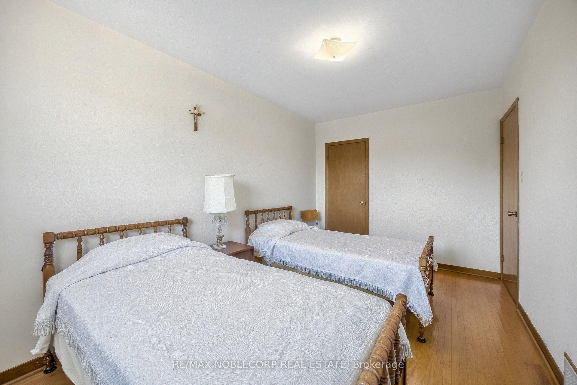 Photo 22 of 157 Hallmark Avenue, Etobicoke, Alderwood — HOMEH