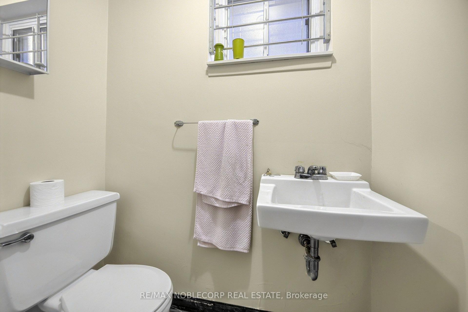 Photo 28 of 157 Hallmark Avenue, Etobicoke, Alderwood — HOMEH