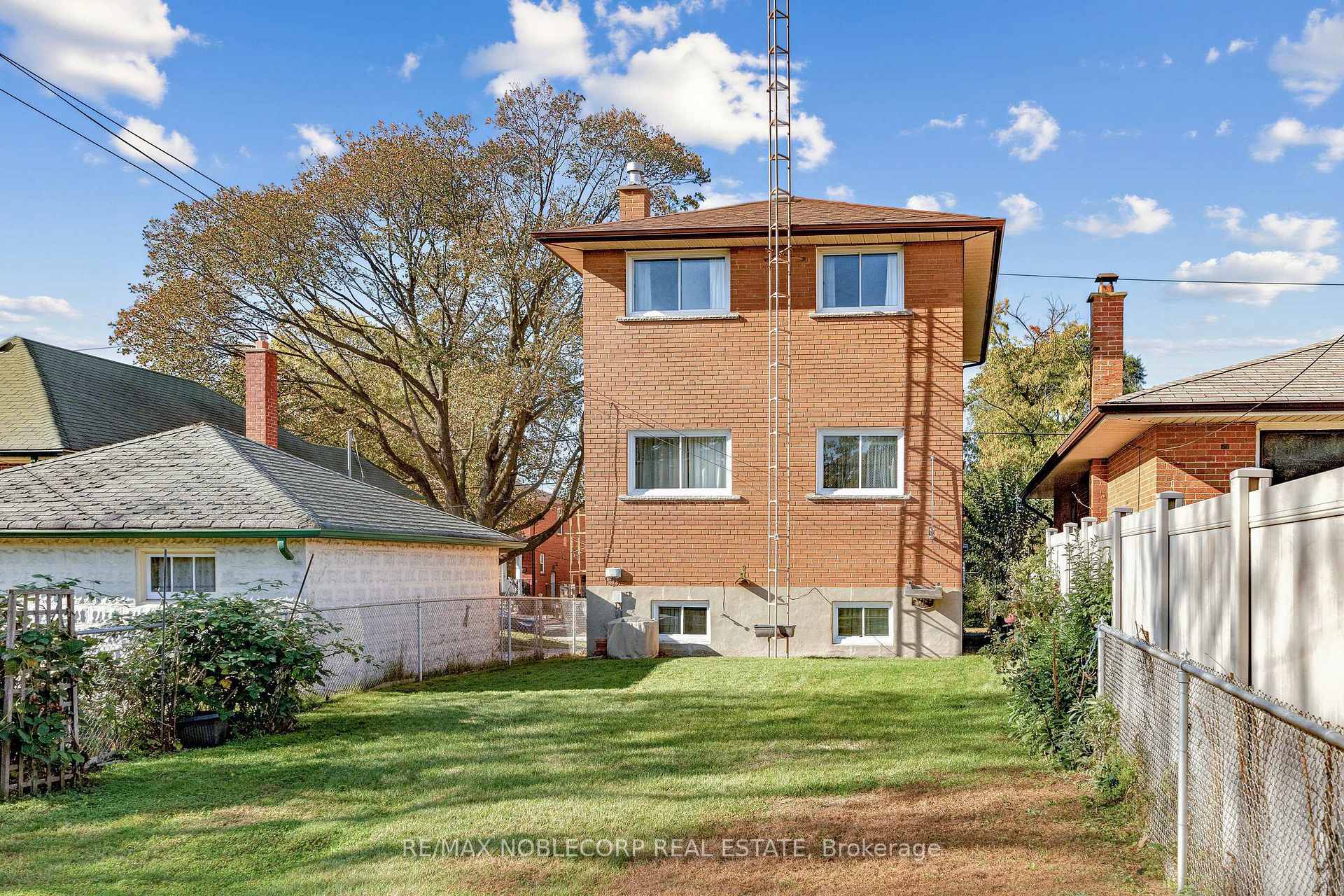 Photo 32 of 157 Hallmark Avenue, Etobicoke, Alderwood — HOMEH