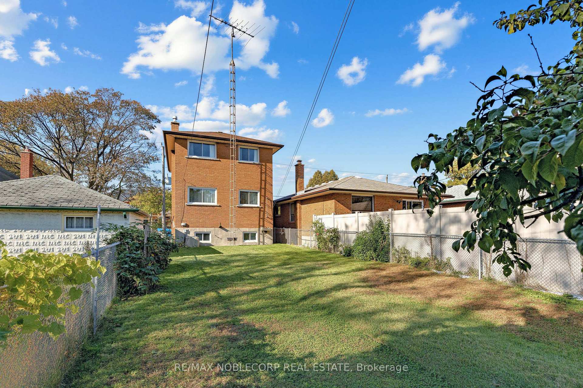 Photo 33 of 157 Hallmark Avenue, Etobicoke, Alderwood — HOMEH