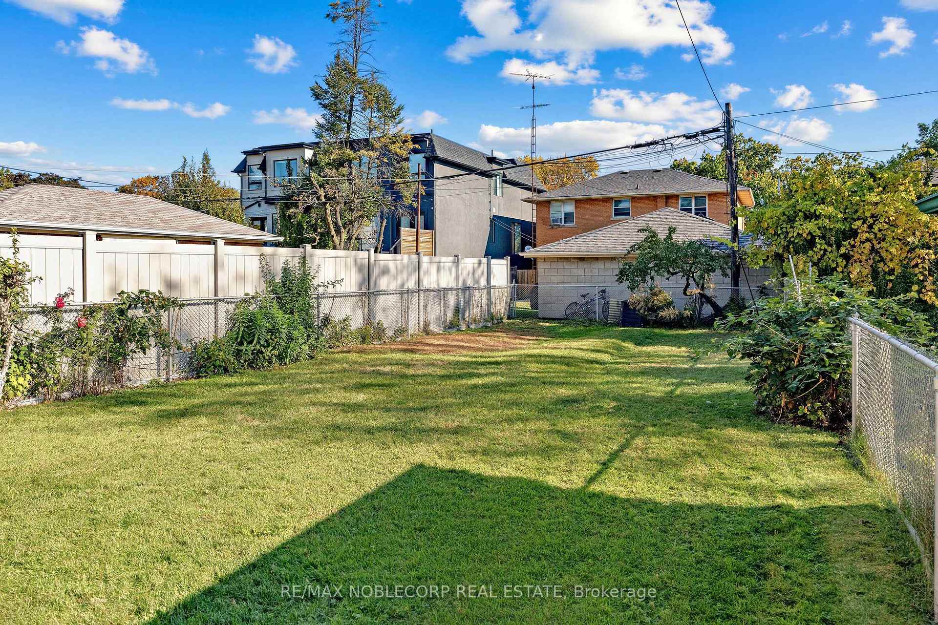 Photo 34 of 157 Hallmark Avenue, Etobicoke, Alderwood — HOMEH