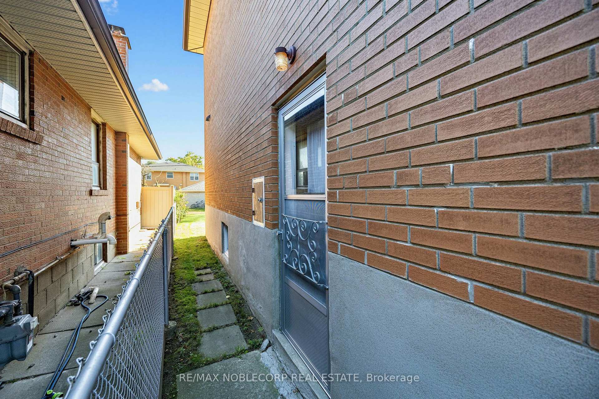 Photo 35 of 157 Hallmark Avenue, Etobicoke, Alderwood — HOMEH