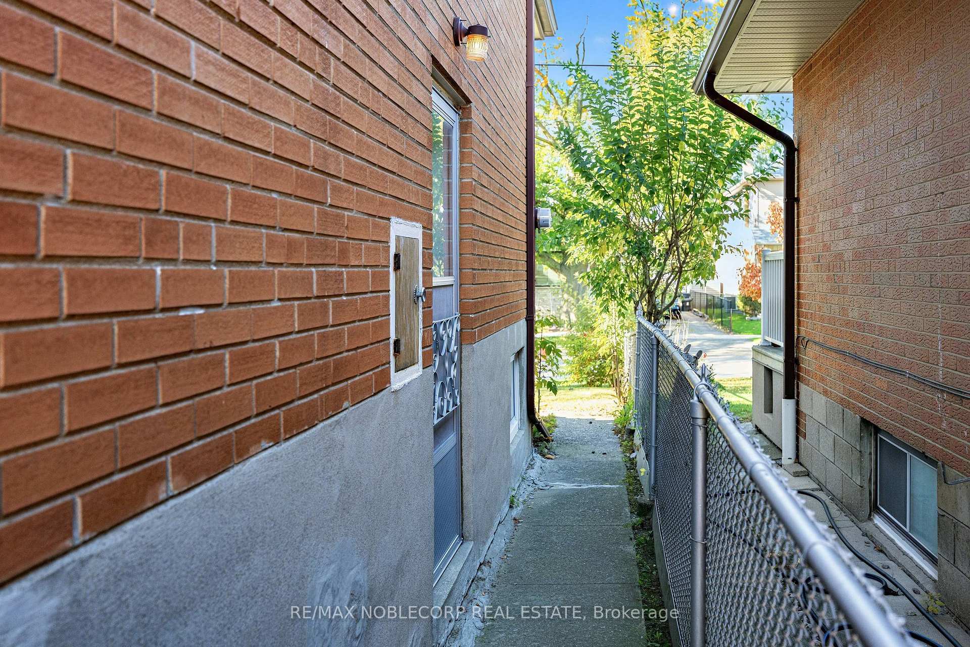 Photo 36 of 157 Hallmark Avenue, Etobicoke, Alderwood — HOMEH