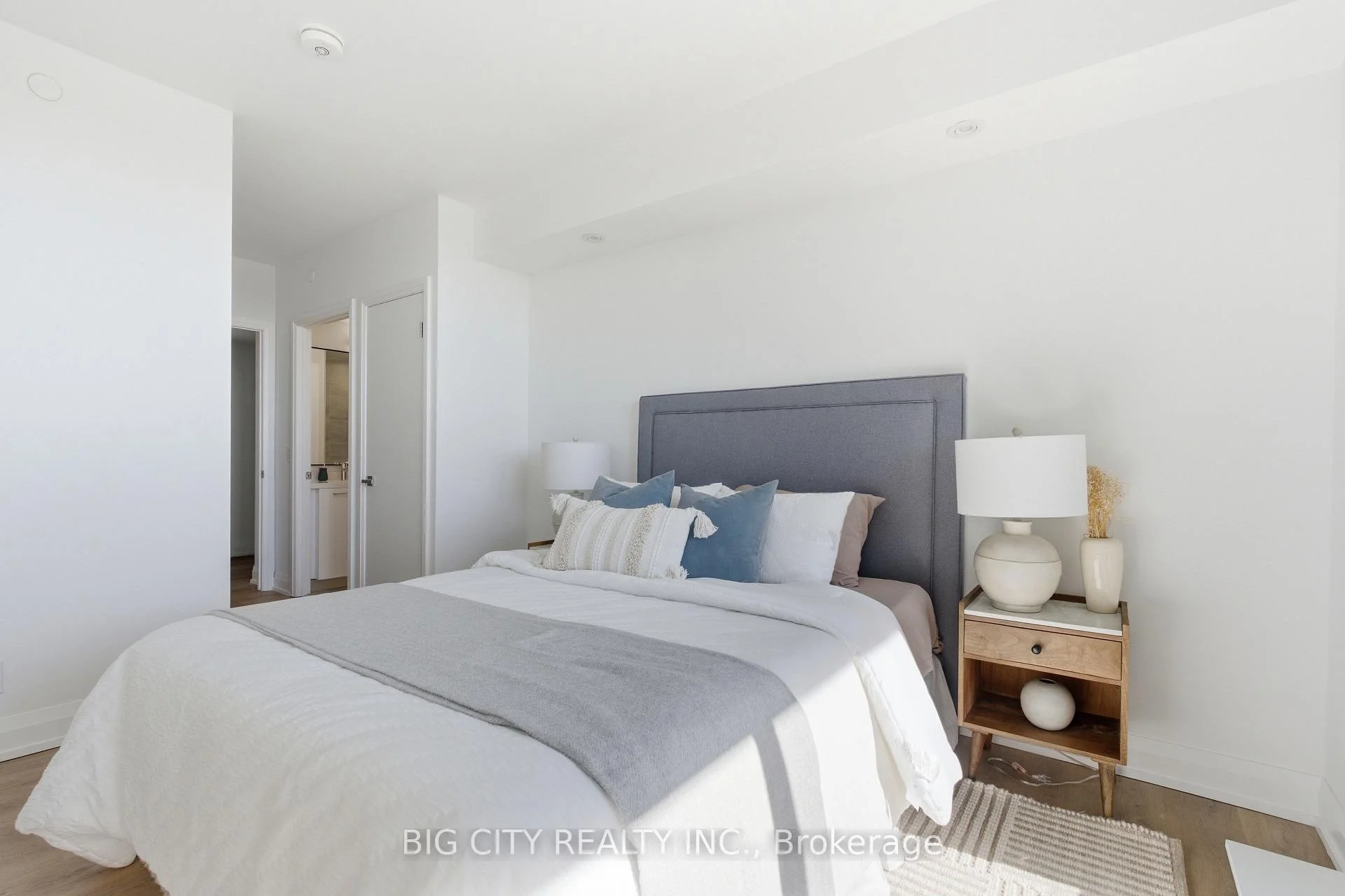 Photo 75 of Unit 717, 36 Brentcliffe Road, Toronto, Thorncliffe Park — HOMEH