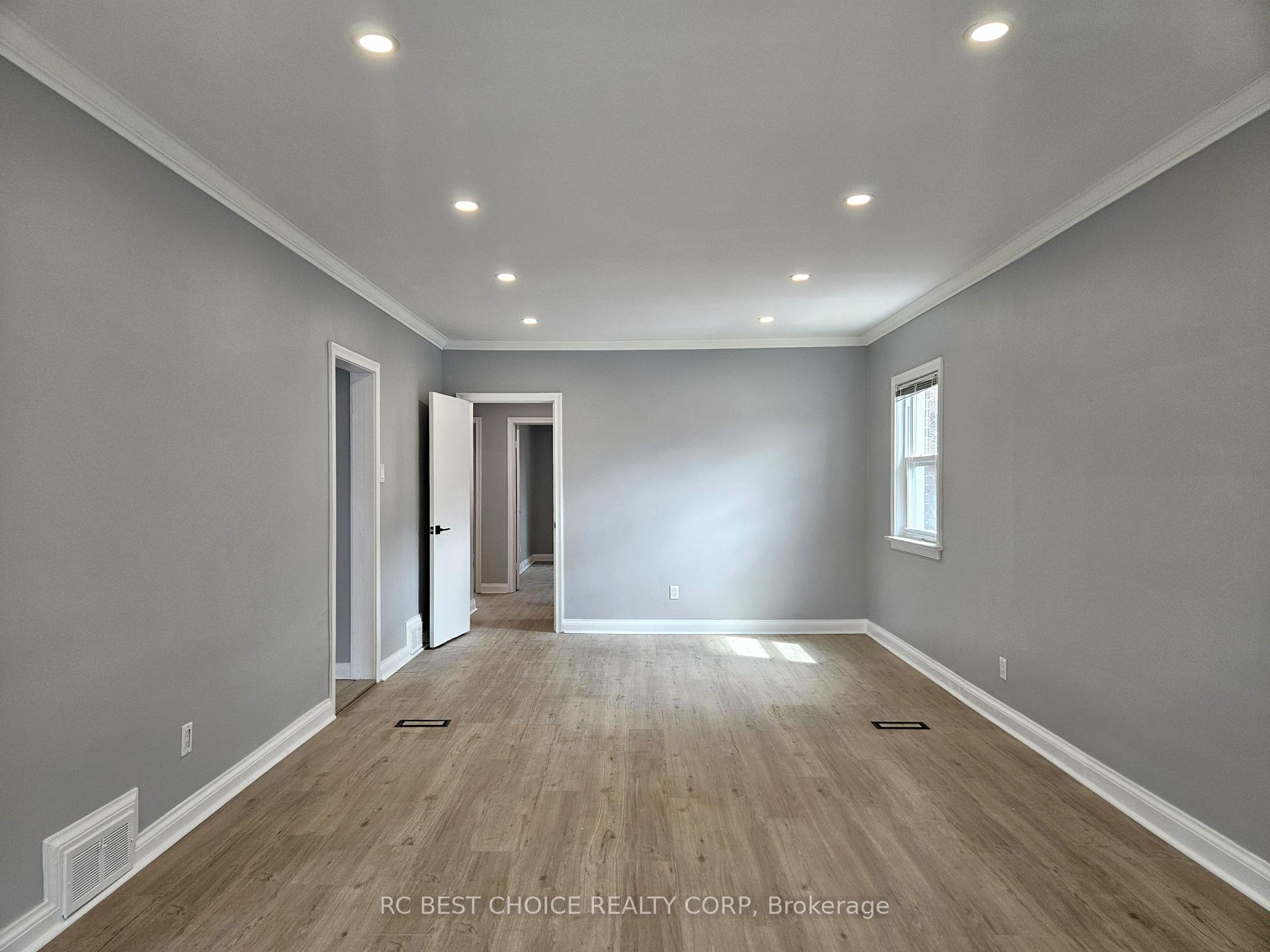 Photo 11 of Unit Main, 45 Mayall Avenue, North York, Downsview-Roding-CFB — HOMEH