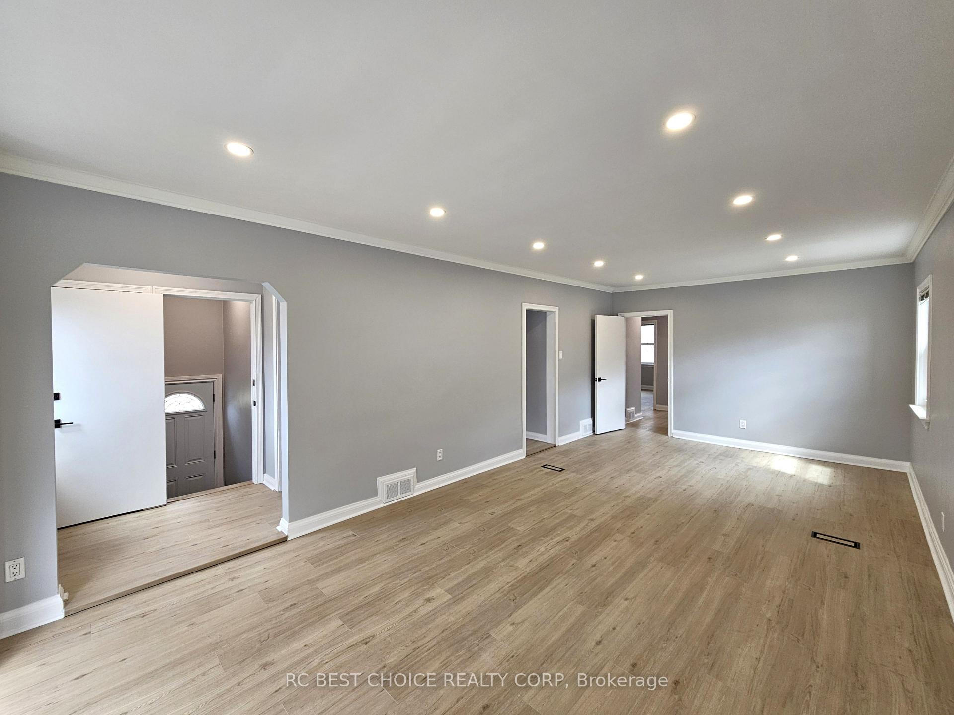 Photo 13 of Unit Main, 45 Mayall Avenue, North York, Downsview-Roding-CFB — HOMEH