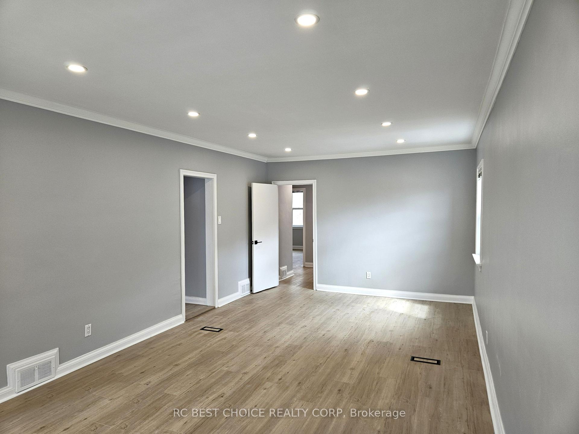 Photo 15 of Unit Main, 45 Mayall Avenue, North York, Downsview-Roding-CFB — HOMEH