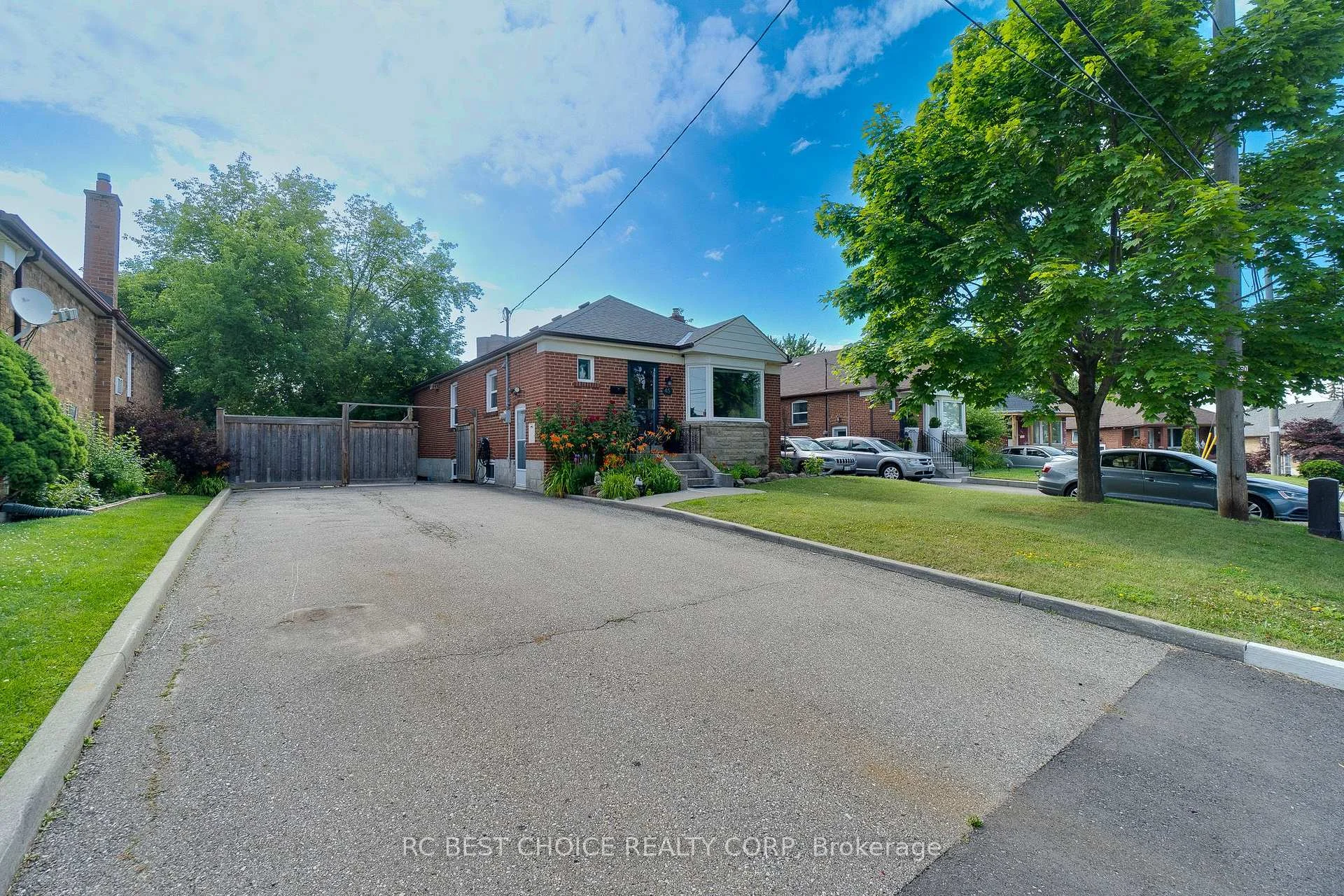 Photo 4 of Unit Main, 45 Mayall Avenue, North York, Downsview-Roding-CFB — HOMEH