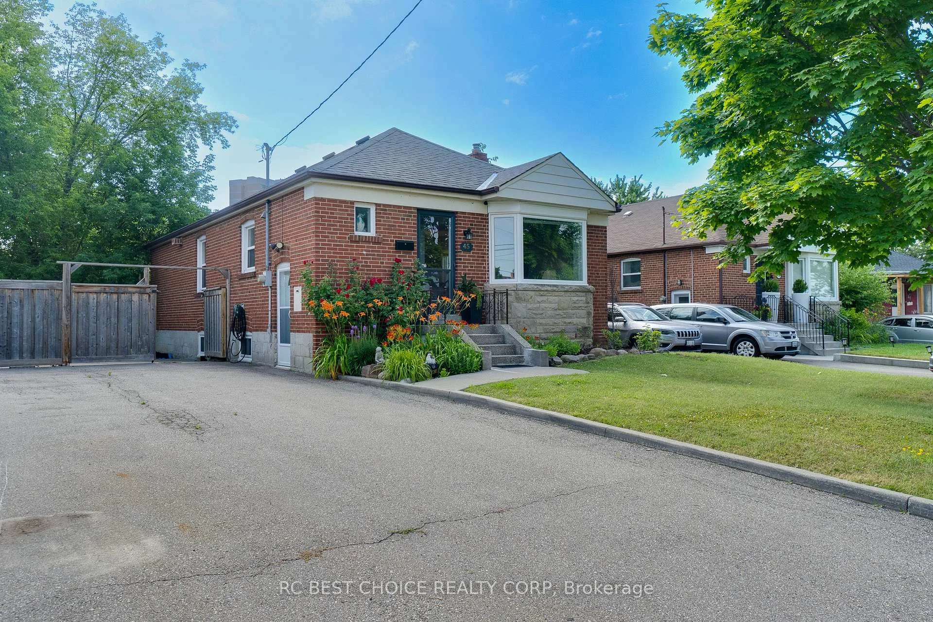 Photo 6 of Unit Main, 45 Mayall Avenue, North York, Downsview-Roding-CFB — HOMEH