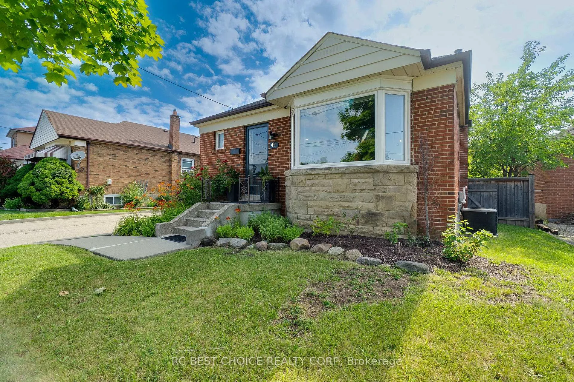 Photo 8 of Unit Main, 45 Mayall Avenue, North York, Downsview-Roding-CFB — HOMEH