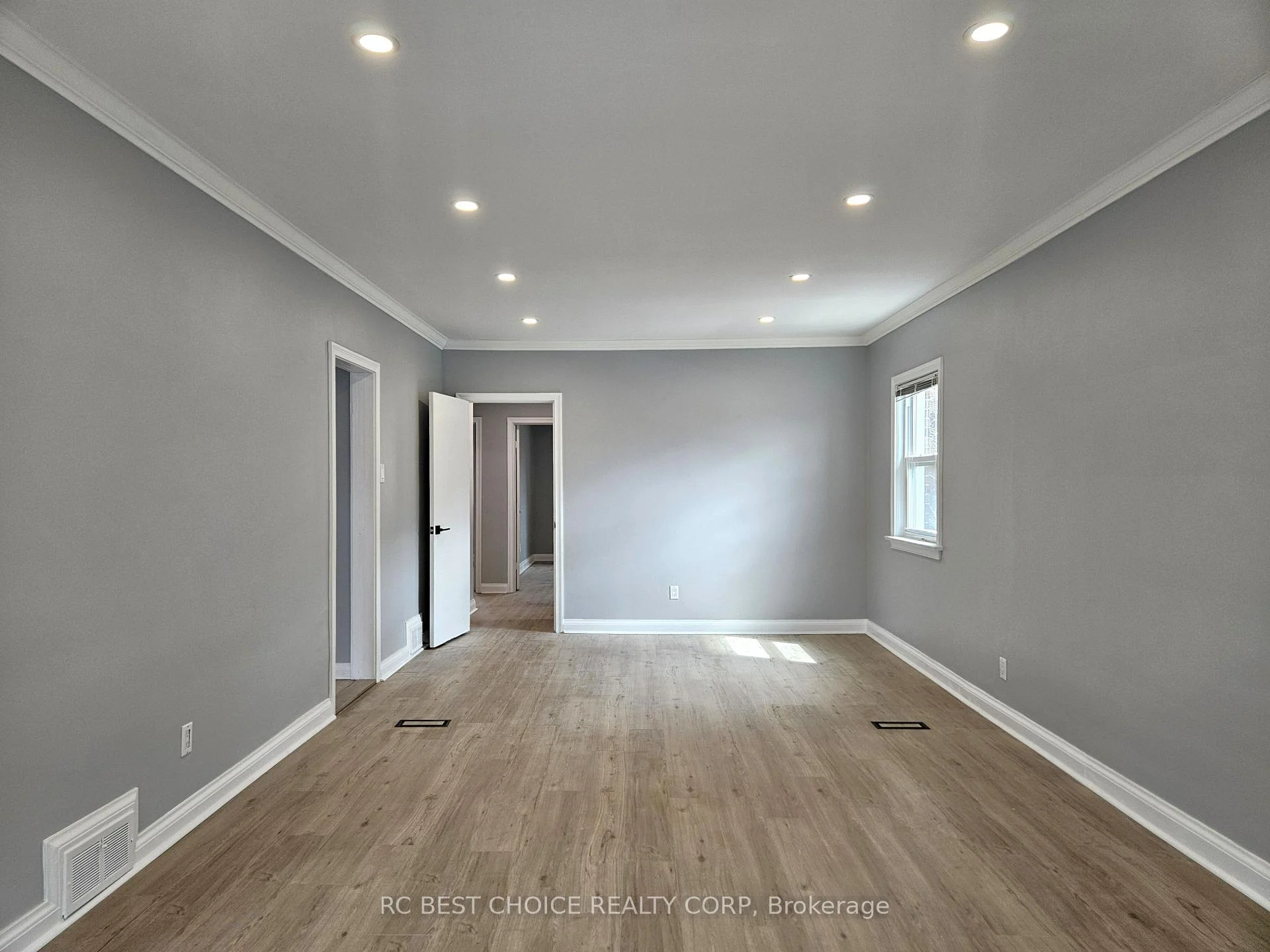 Photo 12 of Unit Main, 45 Mayall Avenue, North York, Downsview-Roding-CFB — HOMEH