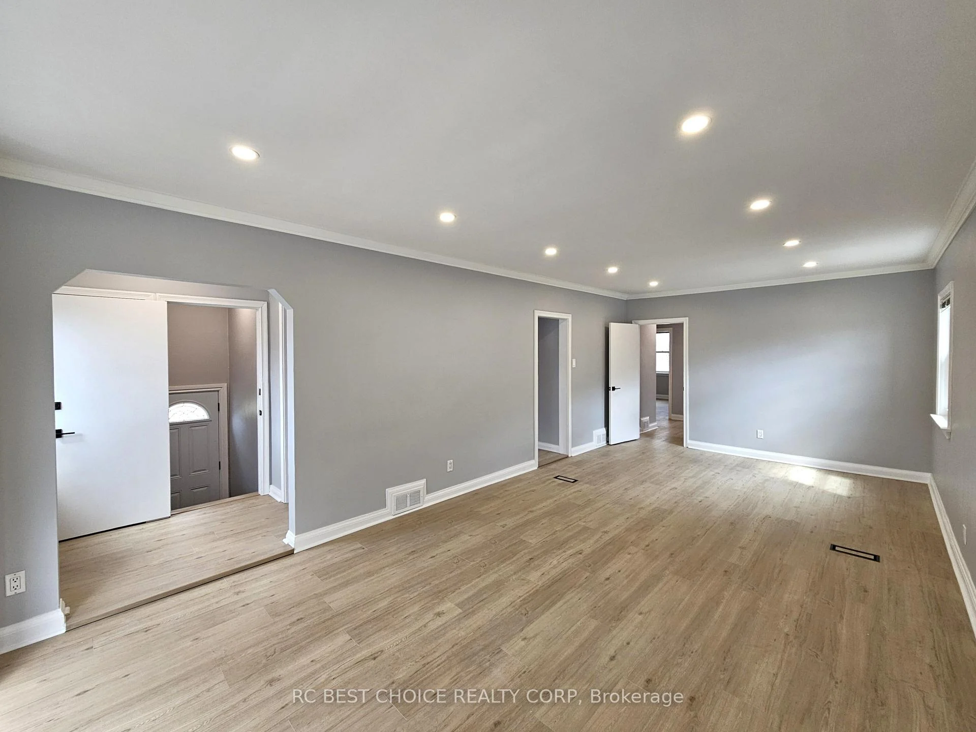 Photo 14 of Unit Main, 45 Mayall Avenue, North York, Downsview-Roding-CFB — HOMEH