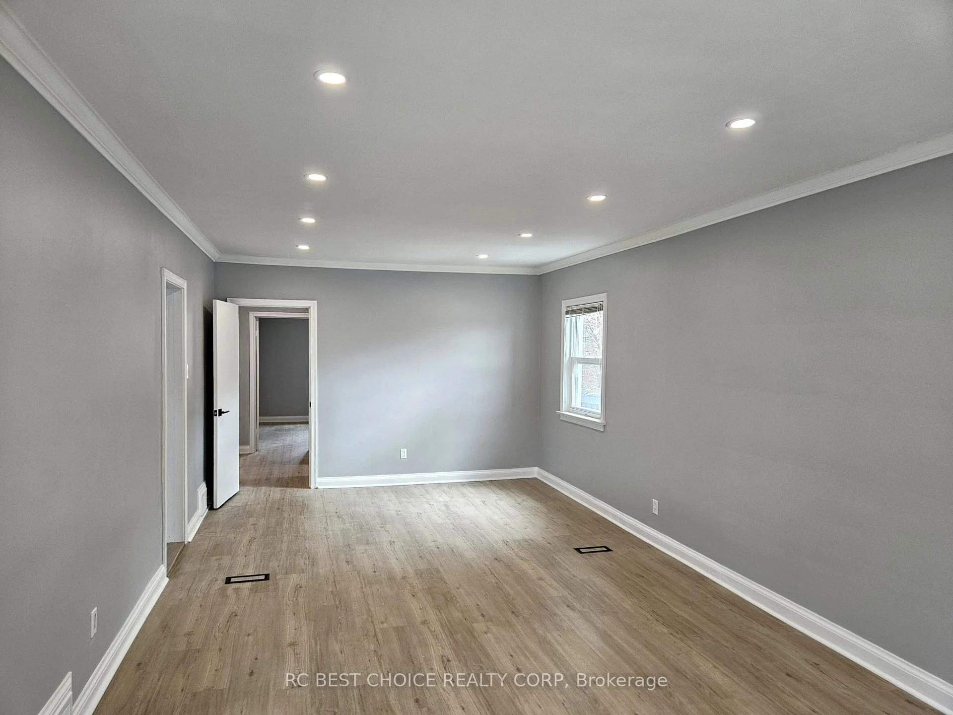 Photo 18 of Unit Main, 45 Mayall Avenue, North York, Downsview-Roding-CFB — HOMEH