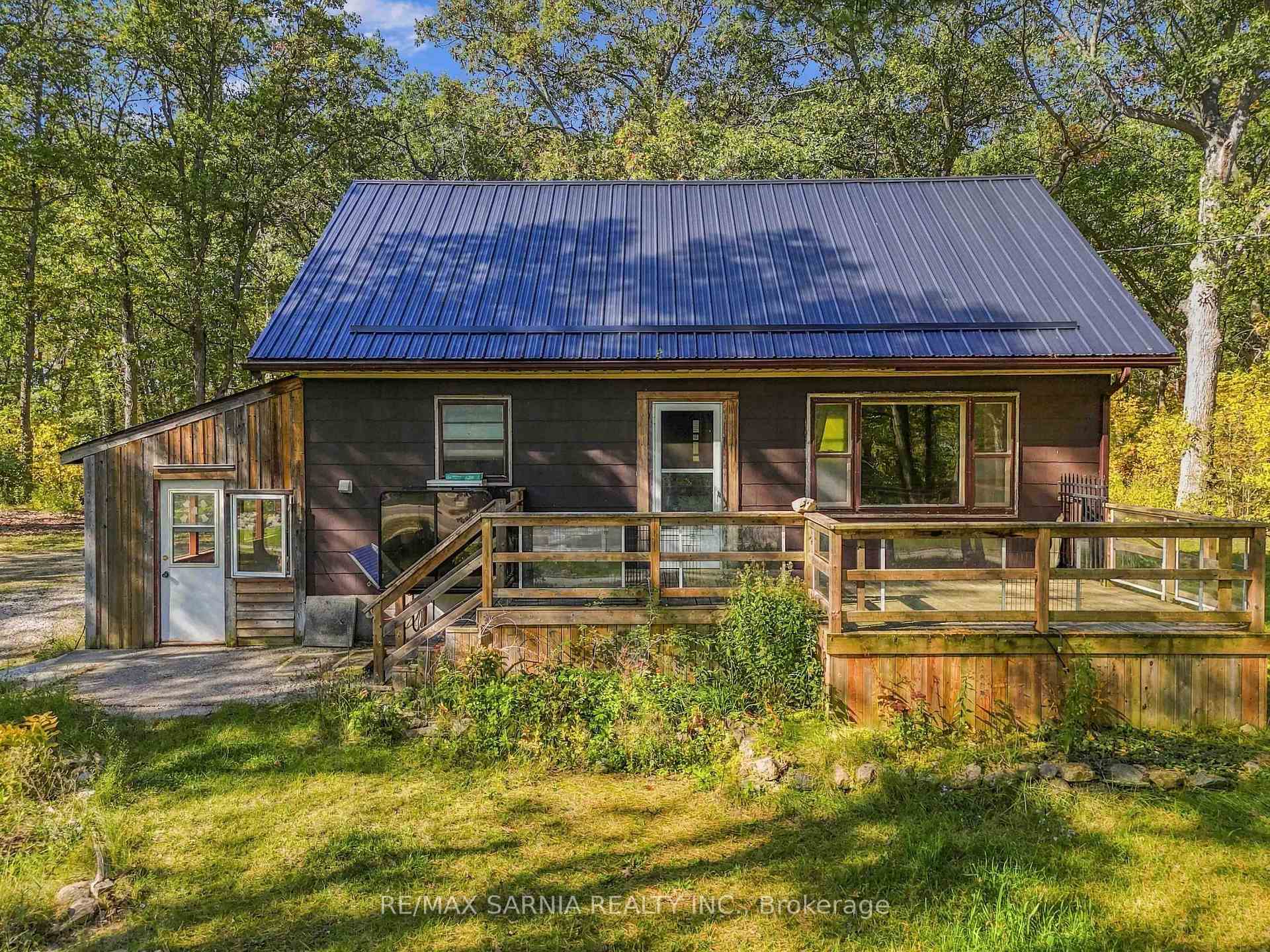 Photo of 9722 Lakeshore Road