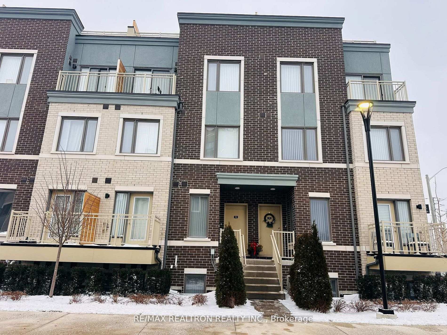 Photo 2 of Unit 189, 10 Lloyd Janes Lane, Etobicoke, New Toronto — HOMEH