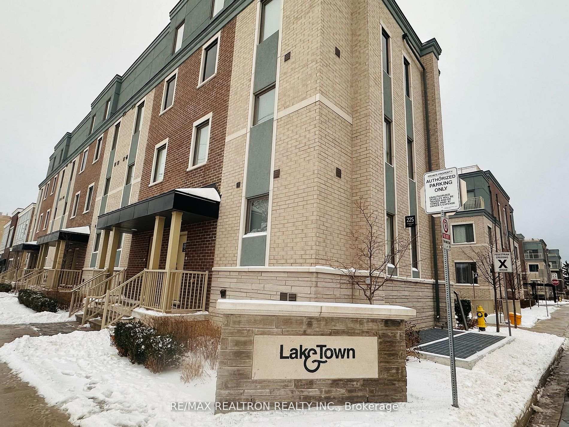 Photo 3 of Unit 189, 10 Lloyd Janes Lane, Etobicoke, New Toronto — HOMEH