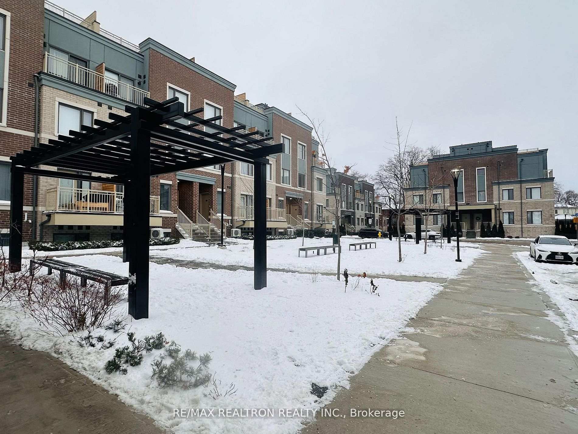 Photo 4 of Unit 189, 10 Lloyd Janes Lane, Etobicoke, New Toronto — HOMEH
