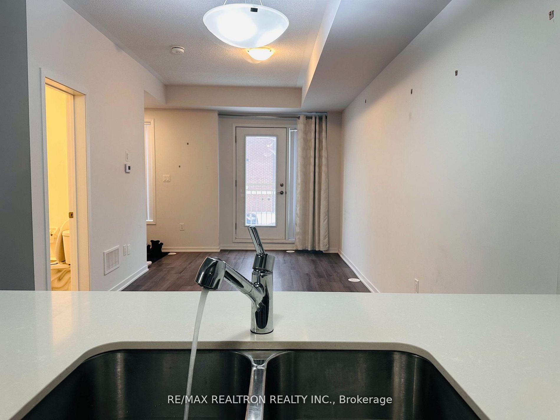 Photo 10 of Unit 189, 10 Lloyd Janes Lane, Etobicoke, New Toronto — HOMEH